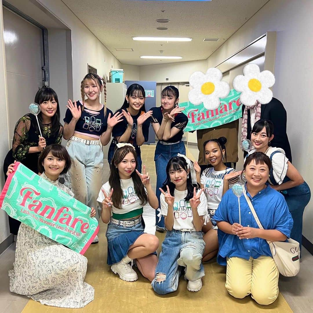 大谷萌恵さんのインスタグラム写真 - (大谷萌恵Instagram)「☆きのうのこと☆  #リトグリ さんの新潟公演に行ってきました！  歌もダンスも最高なのはもちろんなんですが、 それぞれの魅力や仲の良さを間近で感じられるのもライブならでは！MC中のコメントや仕草も可愛いすぎて、ずっと癒されていました♡  (ライブ直後でお疲れのところ ご厚意でご挨拶させていただきました！写真まで…😭)  明日からまた頑張るパワーをいただきました！ 素敵な時間をありがとうございました💚  #littlegleemonster #fanfare #20230916 #TeNY #テレビ新潟 #大谷萌恵」9月17日 11時38分 - moe_ohtani_teny