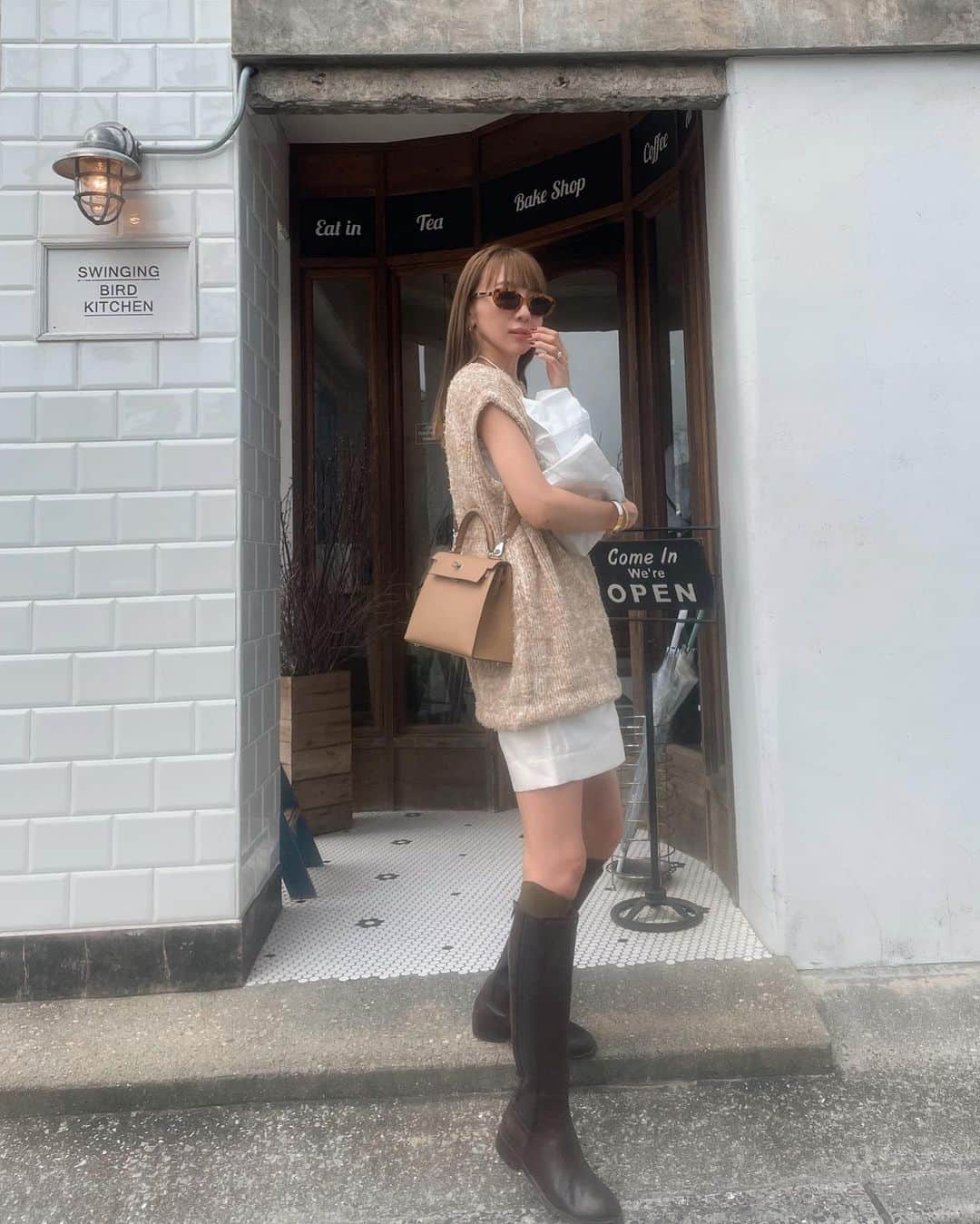 堀江直美さんのインスタグラム写真 - (堀江直美Instagram)「今日からお友達家族と旅行！  昨日は買い出し行ったり子供達を美容院に連れて行ったり…大好きSBKにも寄り道🍪🧁🍫  連休楽しむぞ！  #HIAND#ハイアンド#hermes#エルメス#ケリー#大人カジュアル#カジュアルコーデ#hnhiand」9月17日 11時54分 - naomiiiiiiiiiiii