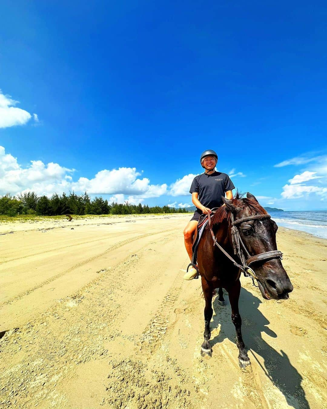 角森脩平のインスタグラム：「. マレーシア🇲🇾からの島移動はかなり便利🏝️ #マレーシア #マレーシア旅行 #マレーシア料理 #マレーシア観光 #クアラルンプール #ペナン #マレーシアライフ #マレーシアカルチャー #Malaysia #VisitMalaysia #MalaysianFood #MalaysiaTravel #KualaLumpur #Penang #MalaysiaLife #MalaysiaCulture #MalaysianCuisine #DiscoverMalaysia」