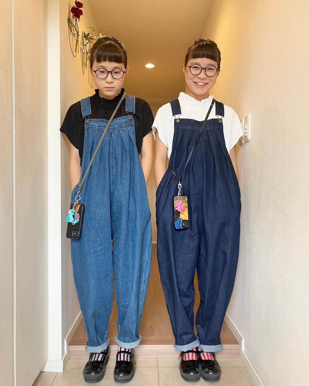 りんか & あんな（ツインガールズ）のインスタグラム：「サロペット好きが作る サロペット❤️ kidsはバルーン型☺︎ 大人バージョンはワイドになっていてこれまた良き☺︎ coming soon😍 #シンプルなサロペットを追求 #男女どちらが着ても良いカタチを⭕️」