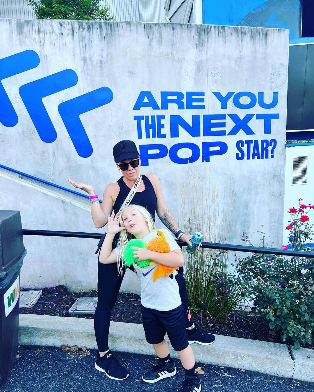 P!nk（ピンク）さんのインスタグラム写真 - (P!nk（ピンク）Instagram)「Hershey Park for the win. RVs for days- rollercoasters and arcades….. I haven’t been in these woods since I was four! Philly hometown I’m coming in hot!」9月17日 12時07分 - pink