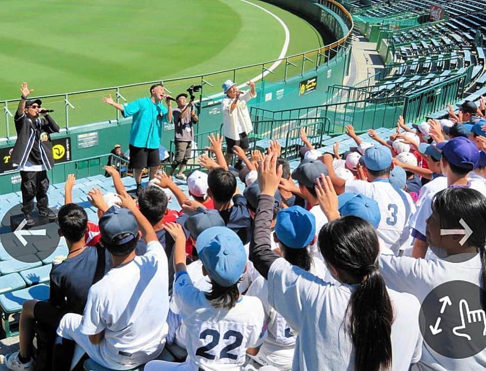 MOCAさんのインスタグラム写真 - (MOCAInstagram)「. . 昨日は、兵庫・尼崎車庫から 阪神電車を貸切にして、 球児たち１００人を甲子園球場にご招待㊗️✌️ . . 我々も未来を担う子どもたちのために 力を注げるおじさんになった。 . . 甲子園球場には、 アレを達成した余韻のようななにかがあった。 . . 最高。 . . #阪神甲子園球場 #ベリーグッドマン  .」9月17日 12時11分 - moca_berrygoodman