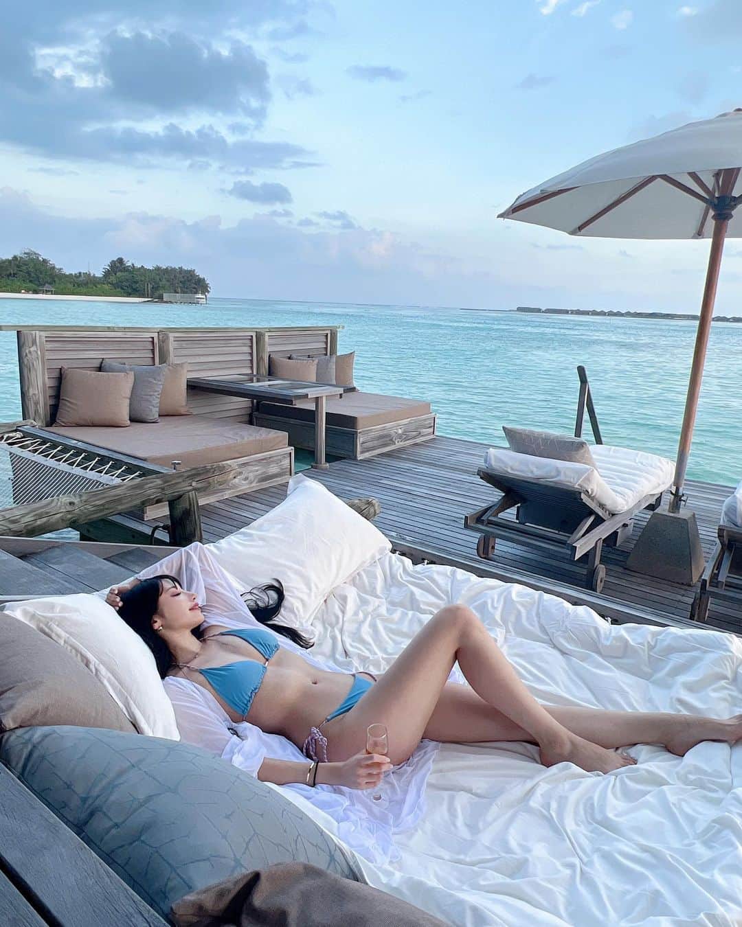 ?????のインスタグラム：「. It's like a dream🦄💭  間違いなく人生で1番素敵な誕生日当日を迎えている🥂 . . #maldives #gililankanfushimaldives #maldivestrip #モルディブ #誕生日旅行 #birthdaytrip」