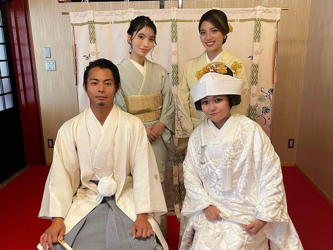 りえさんのインスタグラム写真 - (りえInstagram)「本当素敵だった🩵 中学からのお友達の結婚式👰🏼‍♀️  日枝神社で神前式でオータニで披露宴⛩️ 全部が素敵だった、本当おめでとう🤍  #結婚式#結婚式お呼ばれ#ホテルニューオータニ#日枝神社#日枝神社挙式#着物#着物ヘア#和装結婚式」9月17日 12時26分 - ririri060800