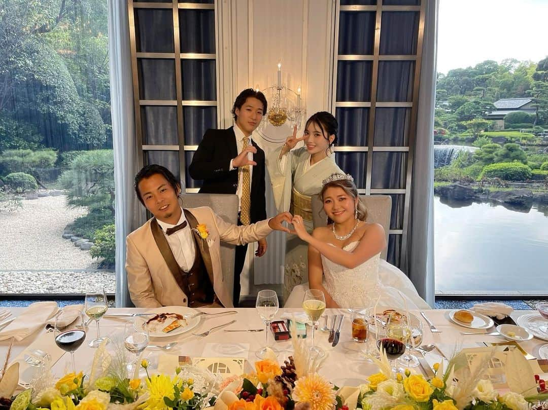 りえのインスタグラム：「本当素敵だった🩵 中学からのお友達の結婚式👰🏼‍♀️  日枝神社で神前式でオータニで披露宴⛩️ 全部が素敵だった、本当おめでとう🤍  #結婚式#結婚式お呼ばれ#ホテルニューオータニ#日枝神社#日枝神社挙式#着物#着物ヘア#和装結婚式」