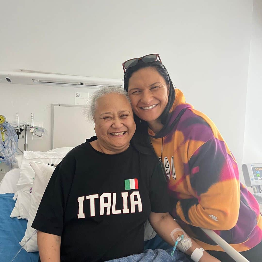 バレリー・アダムスさんのインスタグラム写真 - (バレリー・アダムスInstagram)「Aunty Neta holds a ...