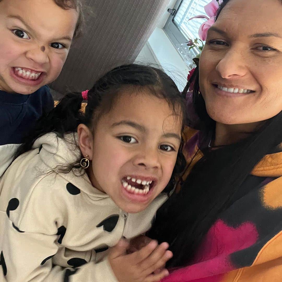 バレリー・アダムスさんのインスタグラム写真 - (バレリー・アダムスInstagram)「Aunty Neta holds a ...