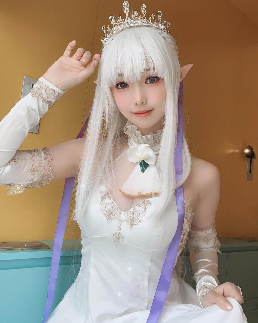 Elyのインスタグラム：「Emilia today💜 今天是愛蜜莉亞的生日造型喔! 這個月也是愛蜜莉亞生日月(9/23生日)✨ 剛好有機會和大家一起 #EMT  等一下會場見～」