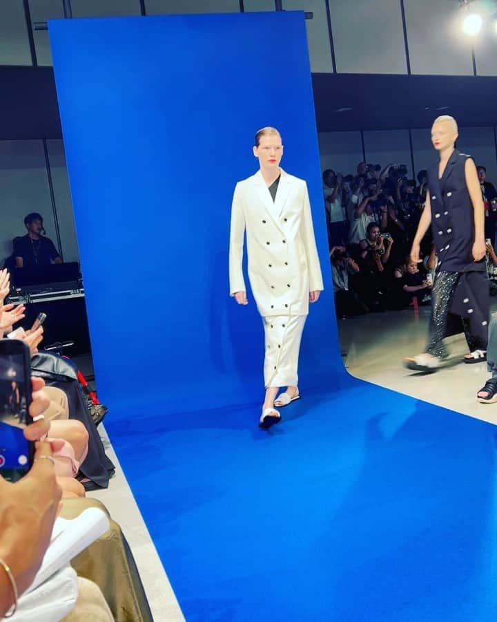 のインスタグラム：「先日は、  「CHINO」 @cinoh_official  2024 SPRING SUMMER COLLECTION  に、お邪魔しました！  MENS、LADYS共に、 CLASS感の中にある、 抜け感が絶妙で、 とても素敵でした！！  @untlim さん @shintaro181 さん ありがとうございました！ 👱🏽‍♂️🩵🩵🩵🙏🏽   @taka_stroller.pr さん 今シーズンも、 よろしくお願い致します！！  #tokyo #japan #fashion #beauty #runway #chino #2024ss」