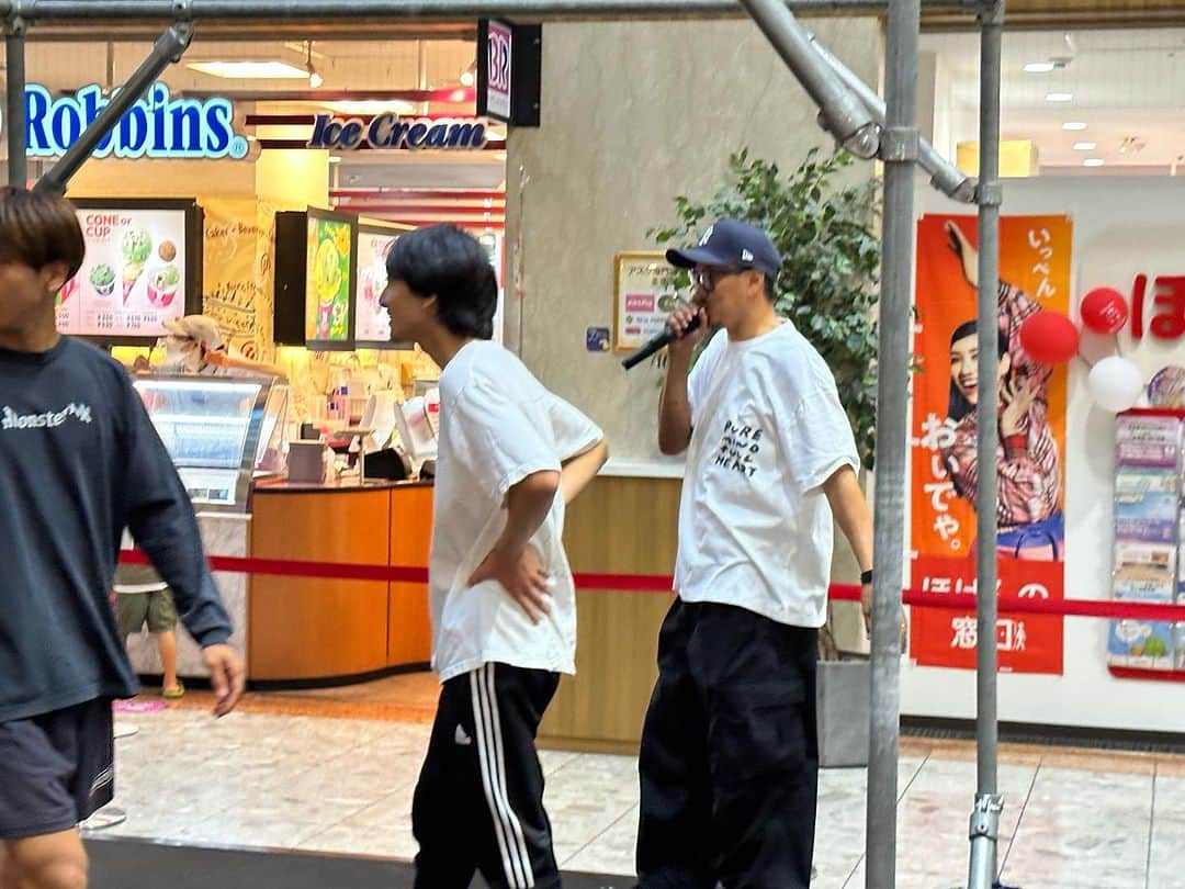 伊藤千秋のインスタグラム：「明日はテラスモール松戸です！ MonsterPK×MC 伊藤千秋🎤 圧巻のパフォーマンスとパルクールが体験できるスペシャルパッケージ🎵 是非お近くの方は松戸で会いましょう🔥😎🎤 【日程】2023年9月18日（月・祝） 【時間】・体験会　10:00〜17:00（パフォーマンス開催時は休止） 　　　　・パフォーマンス　①13:00〜 ③15:00～（各回15分程度） 【場所】2F アトリウムテラス 【パフォーマンス出演】monsterpk 【対象】体験会：3歳～小学生以下のお子さま 　　　　パフォーマンス観覧：どなたでも 【費用】参加・観覧無料  【注意事項】 ※体験会は当日参加受付となりますが、状況に応じて整理券を配布する場合がございます。 　係員のご案内に従っていただきますよう、お願いいたします。  @monsterpk_tokyo  @missiontokyo  @claps_entertainment  @kodak_sato  @yuutarouparkour  @yurai_pk  @halukour  @hhhhi02  @ chibashin」