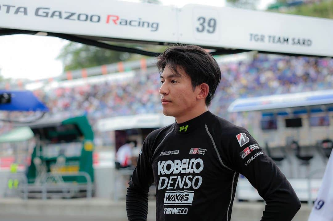 中山雄一さんのインスタグラム写真 - (中山雄一Instagram)「SUPER GT 第6戦 ⁡ 決勝は3位を獲得！！ ⁡ レース後半で勝負をする作戦を取ったので、関口選手は辛いマシン状況での走行となりましたが、ハイペースで周回を重ねてもらったことで、かなり良い展開でレースが進んでいました。しかしセーフティーカーの出動により、一時はゲームオーバーかと。。 ⁡ 関口選手の燃費走行の甲斐もあり、なんとか4位でコースに復帰することができ、4位でのゴールとなりました。 ⁡ 後半スティント重視の作戦はやはりうまく決まって、トップ集団との差を詰めることができていたので、残念なレース展開となりましたが、今回もまたおまけ付きで3位繰り上がり。  ここにきて、チャンピオン争いも射程に入り始めました。 富士、鈴鹿、SUGOとかなり調子がいいので、オートポリスも自信満々で挑みます！！ ⁡ チカラを分けてくれてありがとうございました！🫛🫛🫛  #supergt #tgrteamsard #grsupra」9月17日 22時05分 - yuone_n