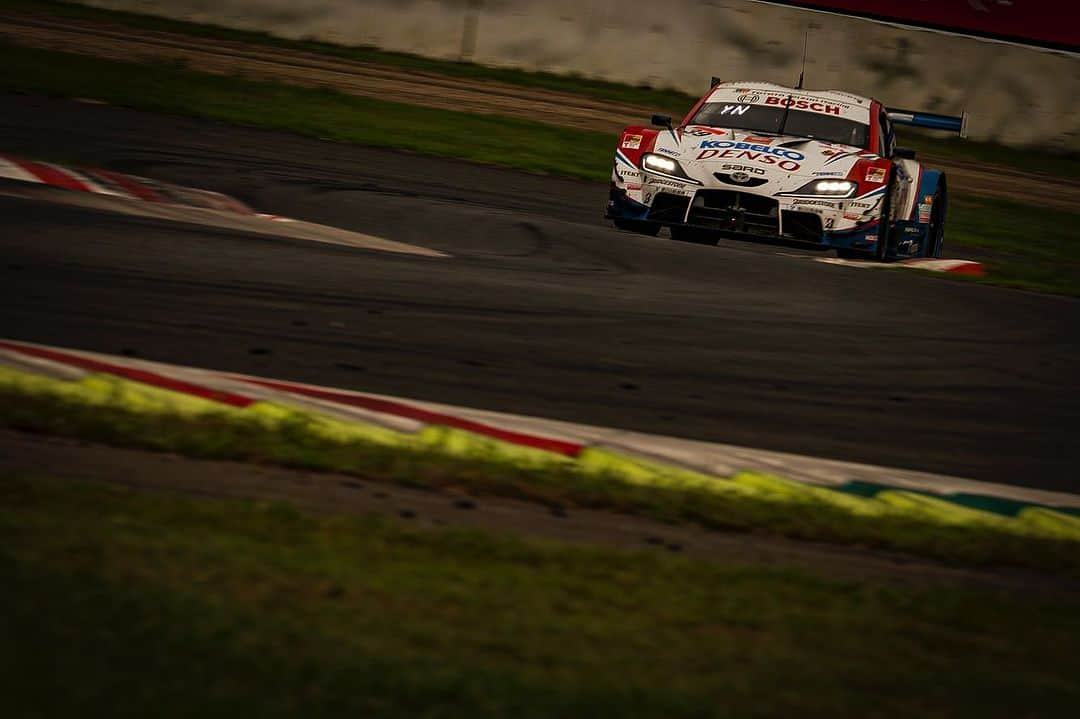 中山雄一さんのインスタグラム写真 - (中山雄一Instagram)「SUPER GT 第6戦 ⁡ 決勝は3位を獲得！！ ⁡ レース後半で勝負をする作戦を取ったので、関口選手は辛いマシン状況での走行となりましたが、ハイペースで周回を重ねてもらったことで、かなり良い展開でレースが進んでいました。しかしセーフティーカーの出動により、一時はゲームオーバーかと。。 ⁡ 関口選手の燃費走行の甲斐もあり、なんとか4位でコースに復帰することができ、4位でのゴールとなりました。 ⁡ 後半スティント重視の作戦はやはりうまく決まって、トップ集団との差を詰めることができていたので、残念なレース展開となりましたが、今回もまたおまけ付きで3位繰り上がり。  ここにきて、チャンピオン争いも射程に入り始めました。 富士、鈴鹿、SUGOとかなり調子がいいので、オートポリスも自信満々で挑みます！！ ⁡ チカラを分けてくれてありがとうございました！🫛🫛🫛  #supergt #tgrteamsard #grsupra」9月17日 22時05分 - yuone_n