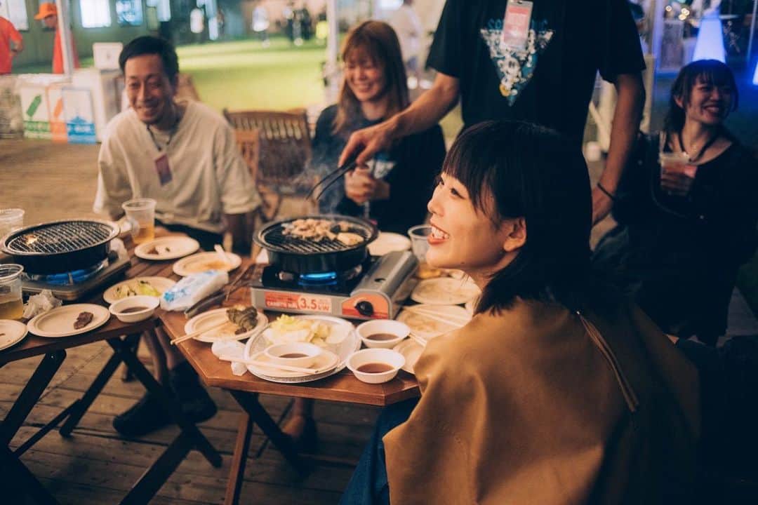 せとゆいかのインスタグラム：「美味しそう楽しそう🍖  photo by日吉"JP"純平( @junpeihiyoshi )」
