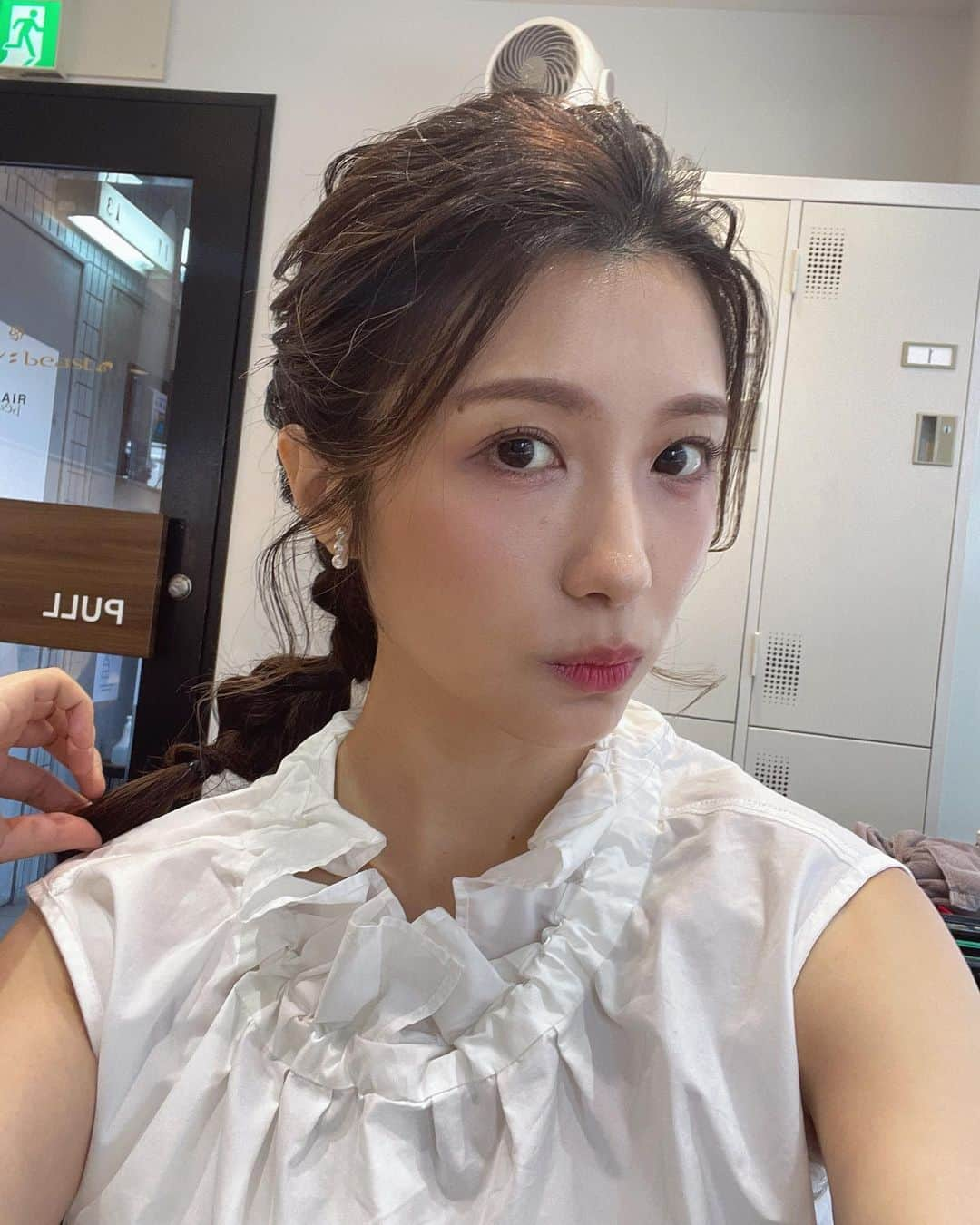 伊藤友里さんのインスタグラム写真 - (伊藤友里Instagram)「みるハコのご視聴ありがとうございました🎤 SOPHIAの皆さん尊い…🥺✨ 最高な時間でした🌻  10年ぶりの新曲の発表もありましたね！ タイトルーあなたが毎日直面している世界の憂鬱ー  もうタイトルからすでに刺さっています💘  なんと「獅子に翼V」来場者全員に CD無料配布 ということで 新たな伝説の始まりだあ…！  #SOPHIA #獅子に翼Ⅴ #JOYSOUND #みるハコ」9月17日 22時11分 - ito_yuri_official