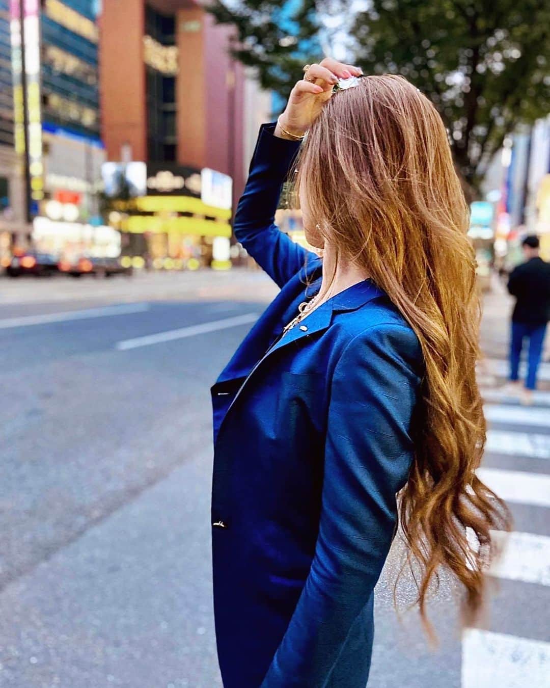 のインスタグラム：「⁡ 悩んでいるのはきっと、変わりたいからだよ。 ⁡ ⁡ ⁡ ⁡ ⁡ ⁡ ⁡ ⁡ ⁡ ⁡ ⁡ #うっす#ヴィクトリースーツ #オーダースーツ #レディーススーツ #メンズスーツ #スーツ #remuse #女性経営者#人は自分に嘘をつく」