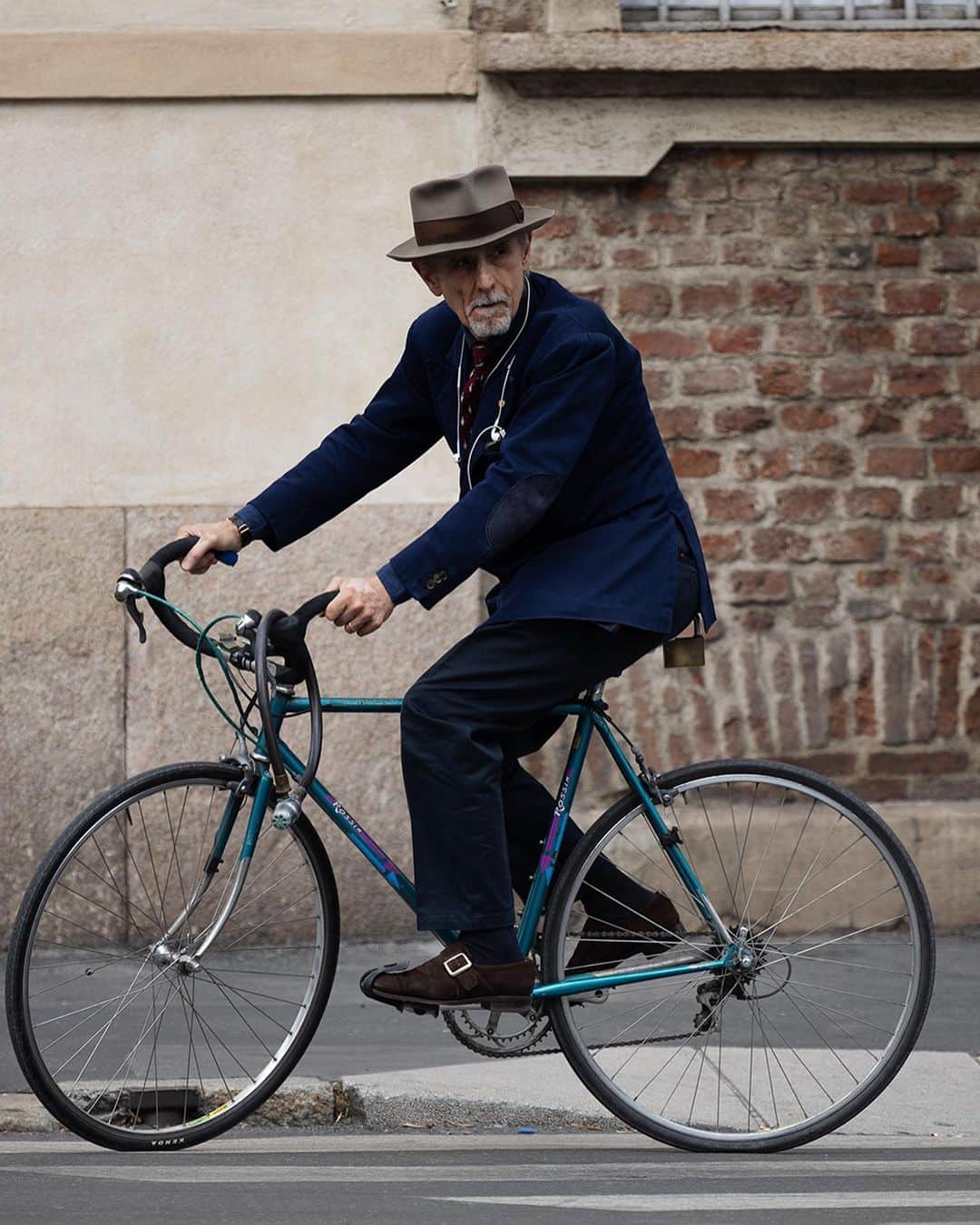 スコット・シューマンのインスタグラム：「I can’t forget the gentleman that’s look so chic here in Milan!」