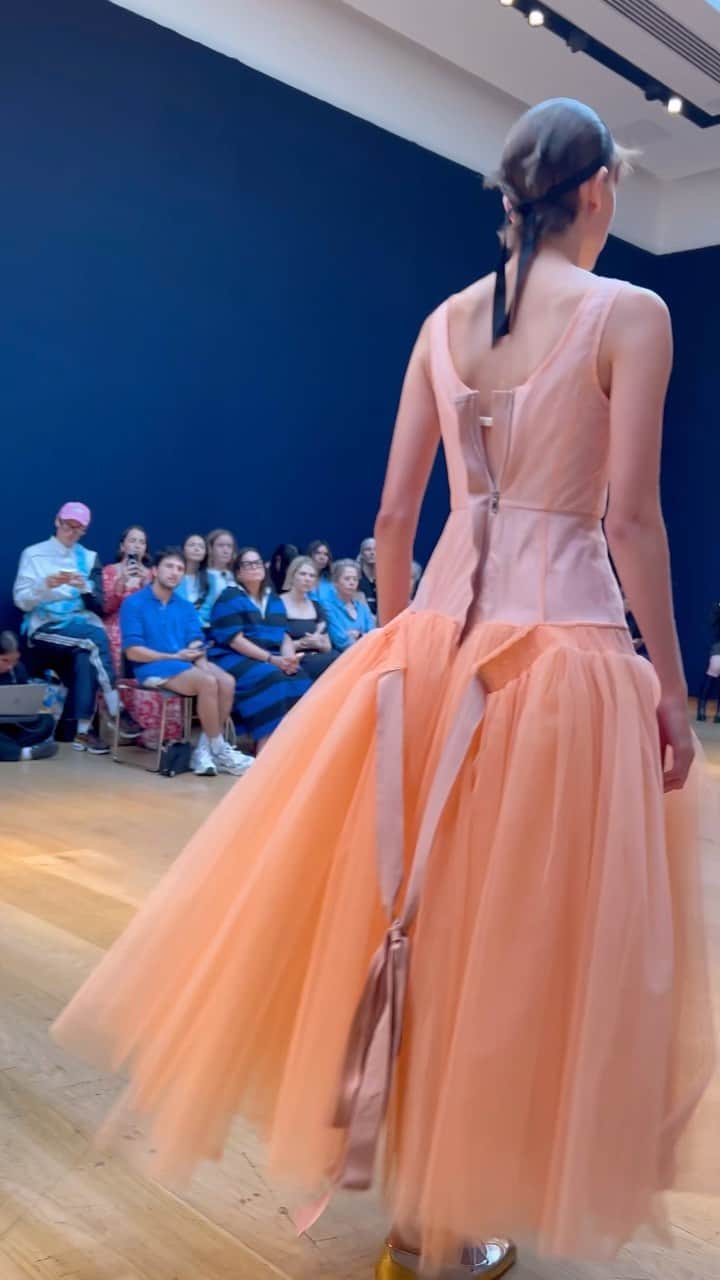 スージー・ロウのインスタグラム：「A sucker for inside out vintage garments and underpinnings AND old fashioned bed linens and eiderdowns so all of that rolled into one @mollygoddard ‘s quietly assured collection was 🤍🤍🤍 for me  A Galliano trope for sure but completely Goddard in the way it’s all deliberately dressed down」