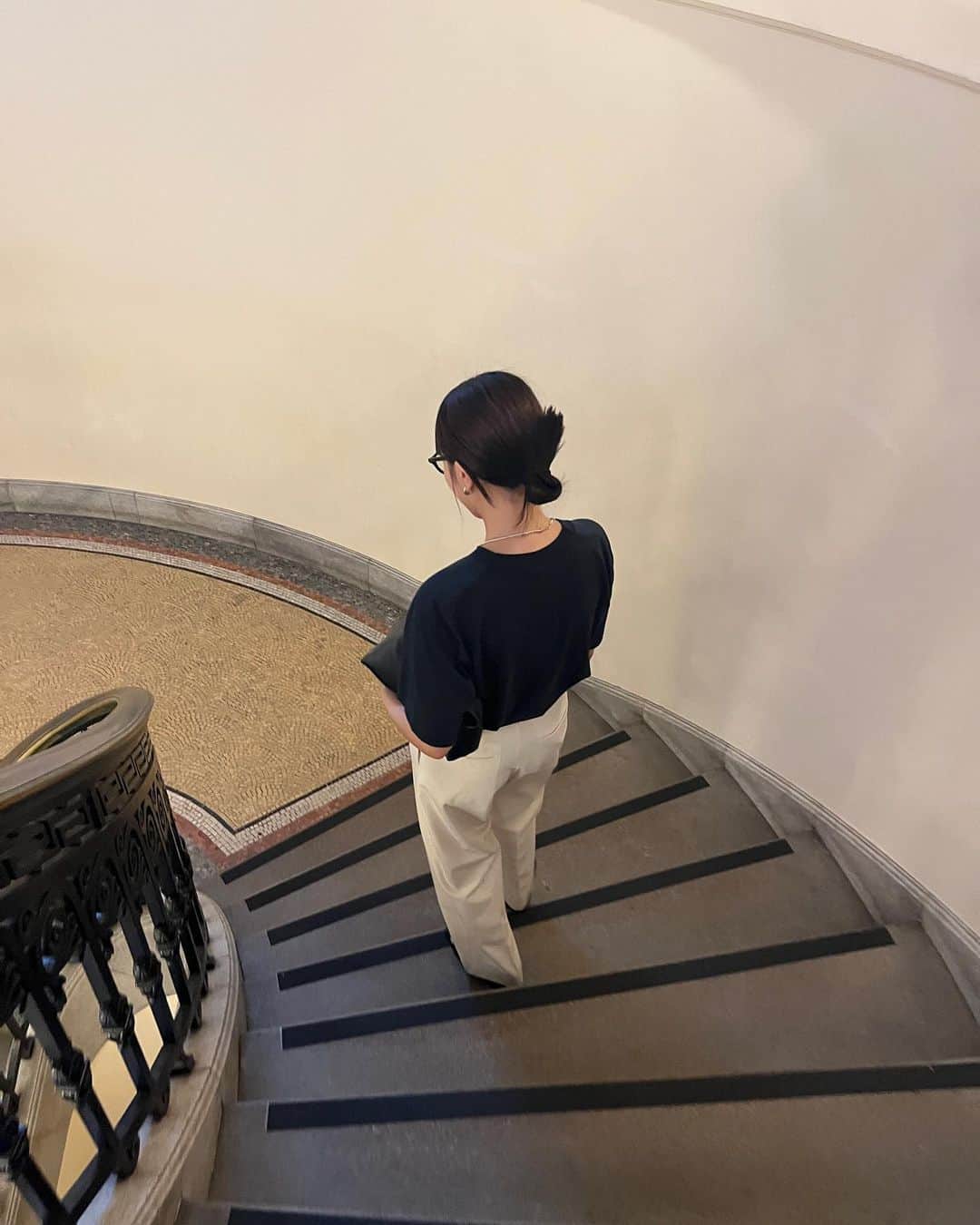 のインスタグラム：「美しい建物に自然と背筋が伸びた日🚶♡」