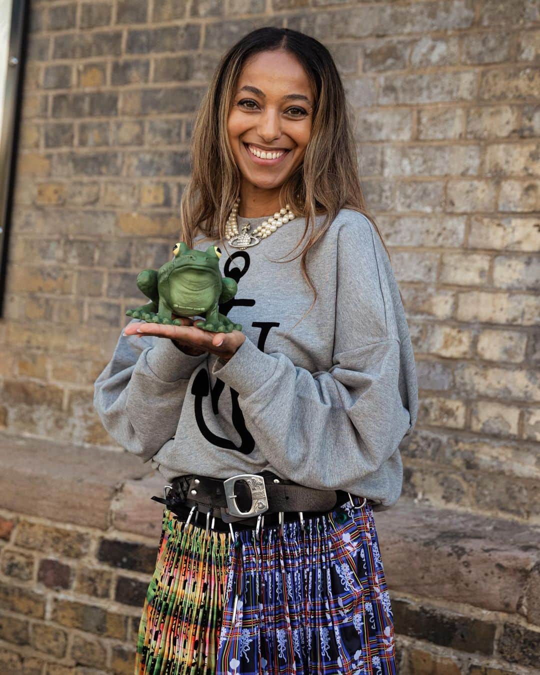 Nordstromのインスタグラム：「Those who get it, love it.🐸,🐦, Bumper, Twister and more from JW Anderson to carry and delight. Photographed at the @jw_anderson show in London by @melodiejeng」