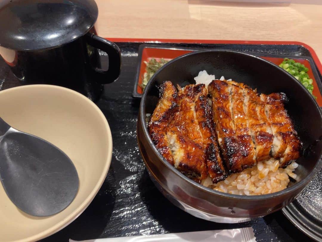 清水たぁーのインスタグラム：「相変わらず名古屋はうまいもんばかりでし…たぁーっ！ (いや、最後は名古屋関係ないだろ🍄)  麻布十番リトモ 来週は 20日(水)二部のみ 出演します。」