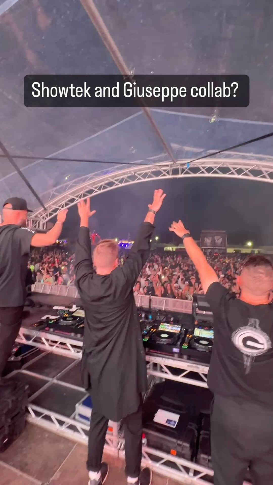 Showtekのインスタグラム：「Great vibes with @showtek  at @planetlovemusic last night. This is our new collaboration 🔥 Drop a comment and let me know what you think of it?  . . . . #belfast #musicfestival #producer #technolovers #trancelovers #edm #reels #reelsinstagram #fyp #fypシ #planetlove #showtek」