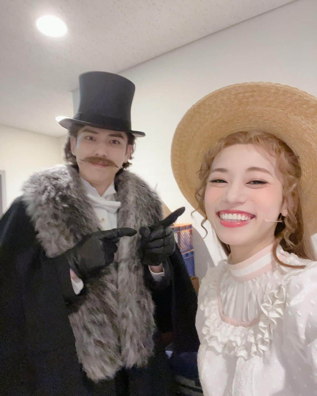 加藤将さんのインスタグラム写真 - (加藤将Instagram)「なっちゃん&ヘイヘイ この写真なんかええなぁ！  なっちゃんはリポビタンDのCMに出るべきやと思う！ 俺もいつかリポDのCM出たいが！  断崖絶壁を登りきった後に叫んで！ ふぁいと〜いっぱーつ！って！！ それか腰に手を当て牛乳を一気飲みしてブハァ！ハッハッハーと言って欲しい！笑  元気の象徴のような人物ですな！  50公演を色んなプレッシャーがある中で魂のこもった感動を皆に届けてくれてありがとう！  最強の生命体だと思ってる！  #最強の生命体  #真彩希帆 さん #クリスティーヌ  #ファントム」9月17日 22時36分 - sho_kato0921