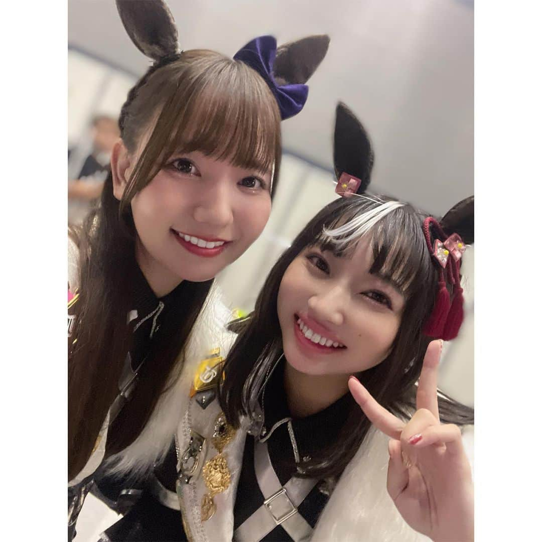 和氣あず未さんのインスタグラム写真 - (和氣あず未Instagram)「ウマ娘5th EVENT in 名古屋 * * * ご来場いただいた皆様、配信を観てくださった皆様 ありがとうございました🍎 初の名古屋でのライブ！ 久しぶりにウマ娘でのコールも聴けて！ たーのしかった！！ * * 今回は『黄金世代』で何かをする事が多くて、 同世代のみんなと一緒にたくさんのステージに立てて 改めてみんなの事が大好きになりました🌸 いつか全員でステージに立てるといいなぁ〜！！ * * フラワースタンドもありがとー！！🌻 イラストも最高に可愛いし、 スペちゃんカラーのお花もとっても綺麗！ いつも応援してくれてありがとうねっ！⸜(๑’ᵕ’๑)⸝ * * 個人的にはNEXT FRONTIERが歌いたかったのでスペちゃんで熱い曲を歌えて嬉しかったです🌟」9月17日 22時37分 - azumi_waki