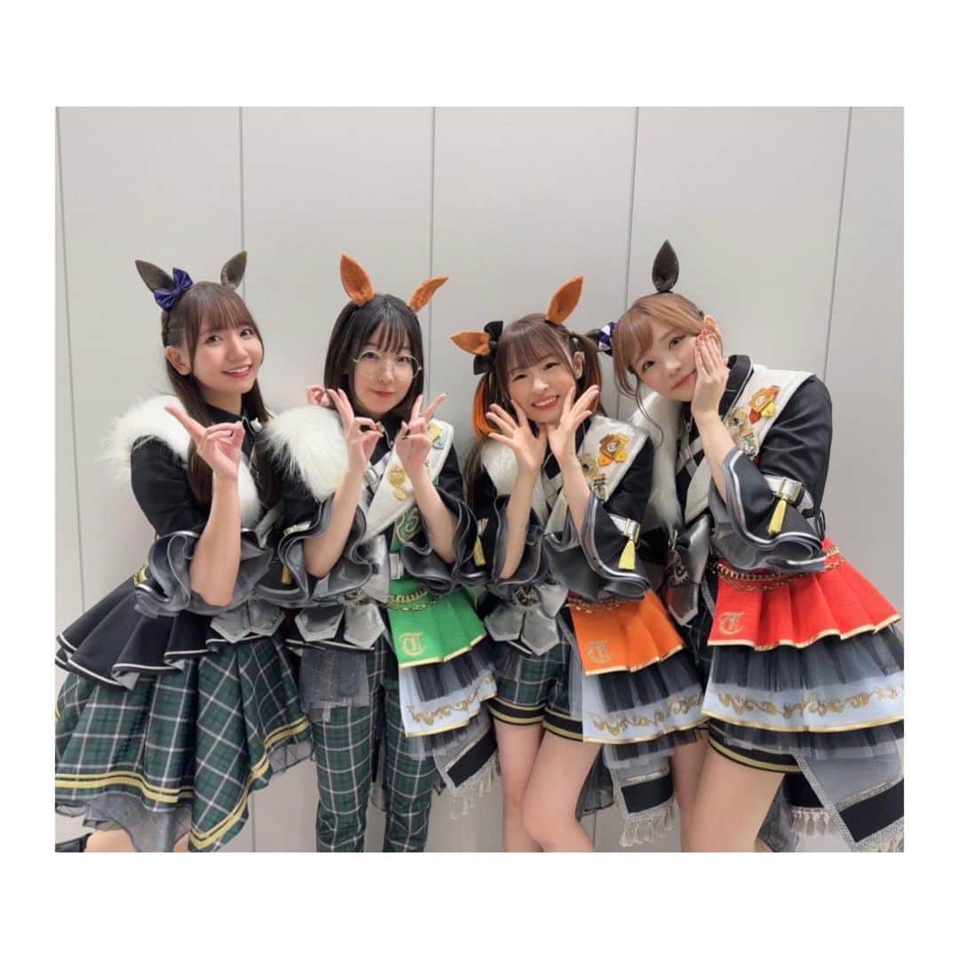 和氣あず未のインスタグラム：「ウマ娘5th EVENT in 名古屋 * * * ご来場いただいた皆様、配信を観てくださった皆様 ありがとうございました🍎 初の名古屋でのライブ！ 久しぶりにウマ娘でのコールも聴けて！ たーのしかった！！ * * 今回は『黄金世代』で何かをする事が多くて、 同世代のみんなと一緒にたくさんのステージに立てて 改めてみんなの事が大好きになりました🌸 いつか全員でステージに立てるといいなぁ〜！！ * * フラワースタンドもありがとー！！🌻 イラストも最高に可愛いし、 スペちゃんカラーのお花もとっても綺麗！ いつも応援してくれてありがとうねっ！⸜(๑’ᵕ’๑)⸝ * * 個人的にはNEXT FRONTIERが歌いたかったのでスペちゃんで熱い曲を歌えて嬉しかったです🌟」