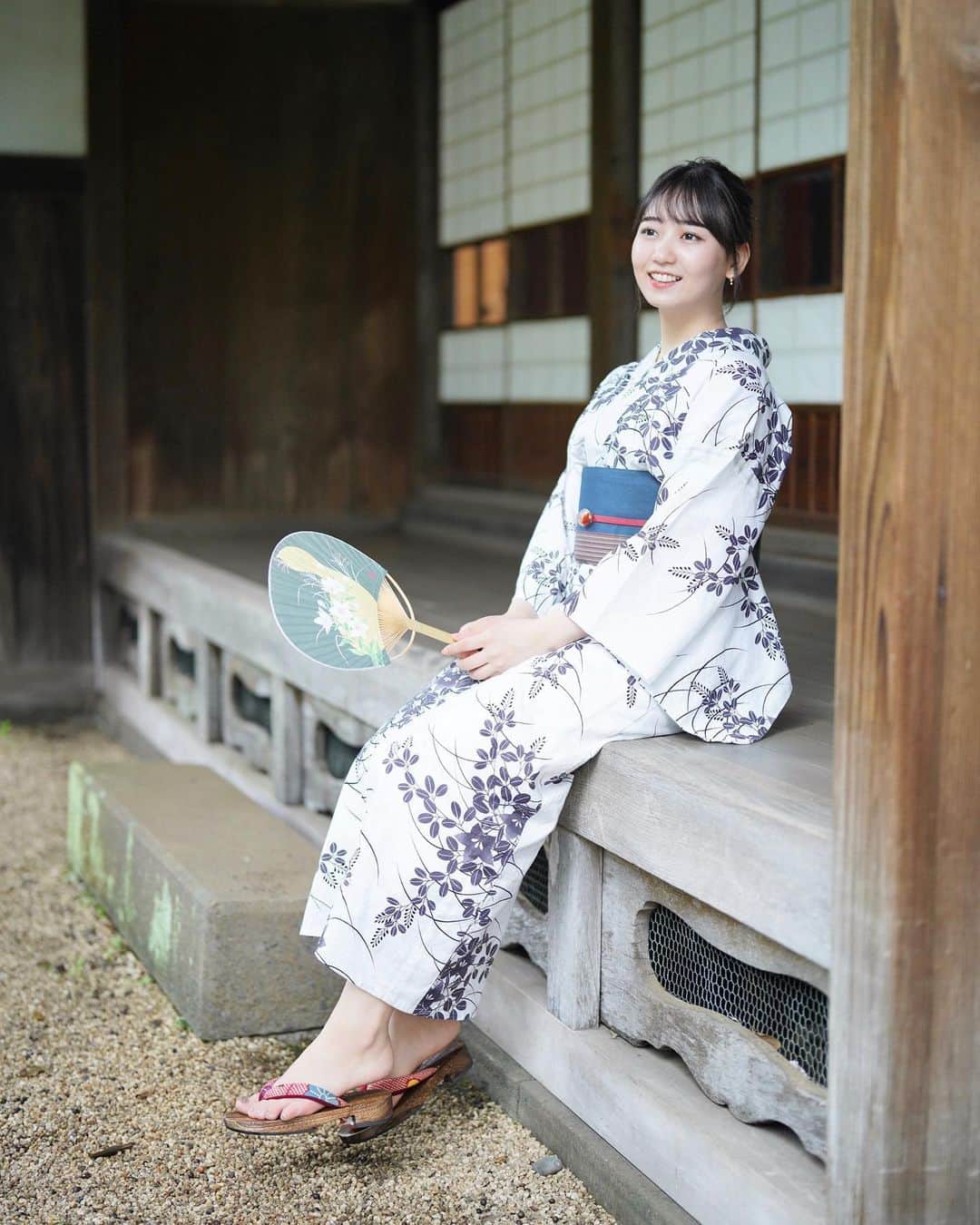 大場あゆみさんのインスタグラム写真 - (大場あゆみInstagram)「⁡ ⁡ 夏の初めに撮影した浴衣写真 ⁡ ⁡紺と白のシンプルなデザインの浴衣で 赤い帯締めが良いアクセントに🎈 ⁡ ⁡ ⁡ ⁡ ⁡ ⁡ ⁡ #yukata #kimono #japan #photography #photo #portrait #浴衣 #着物 #着物レンタル #着物ヘア #着物女子 #浴衣ヘアアレンジ #浴衣レンタル #江ノ島」9月17日 22時42分 - ayumi__oba