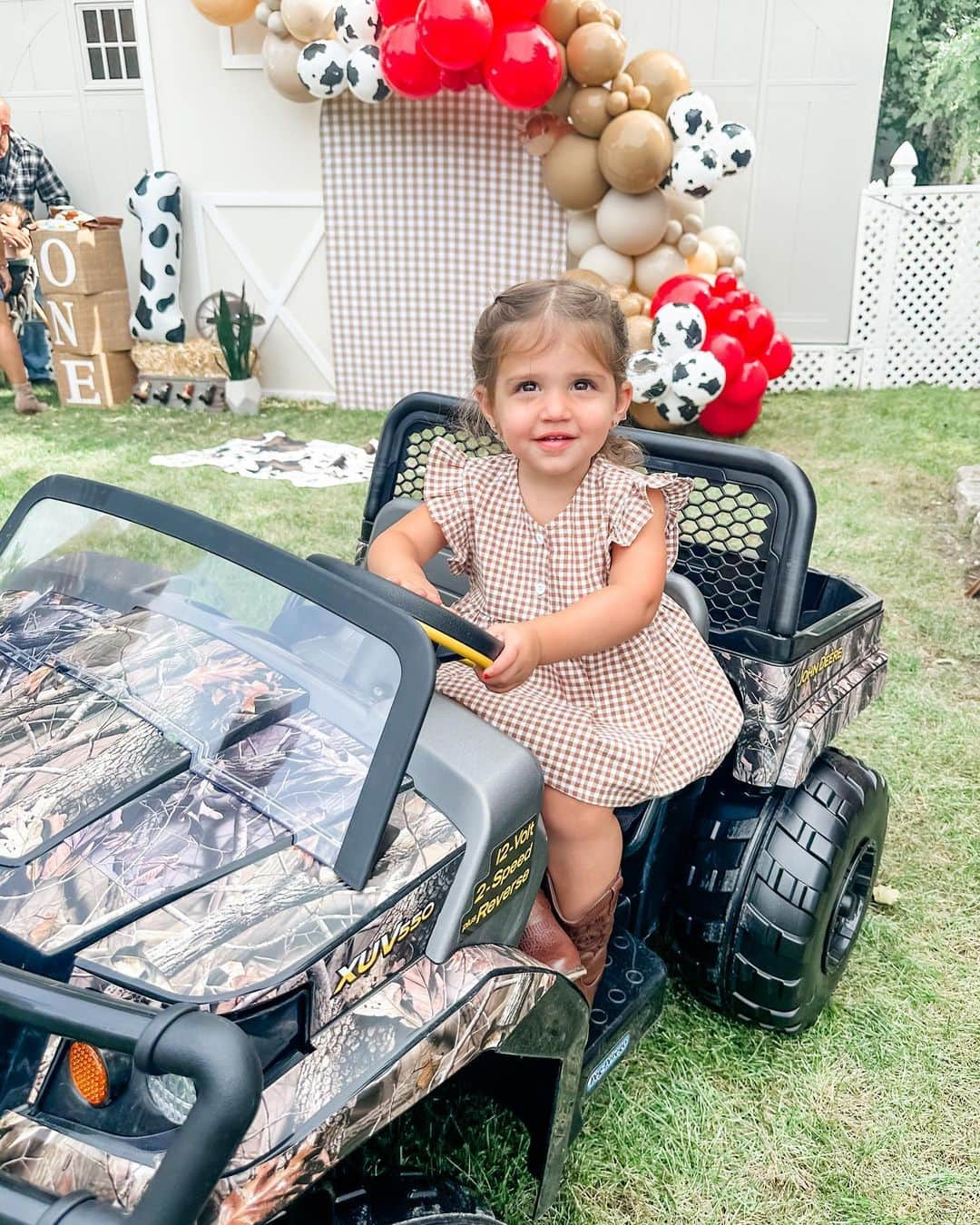 サマンサ・シザーリオさんのインスタグラム写真 - (サマンサ・シザーリオInstagram)「Salvatore (baby tore) is one! 🤠🐄🌾 such a fun day celebrating whit’s little bestie ♡ we love you, cutie!」9月17日 22時42分 - sammi.kramer