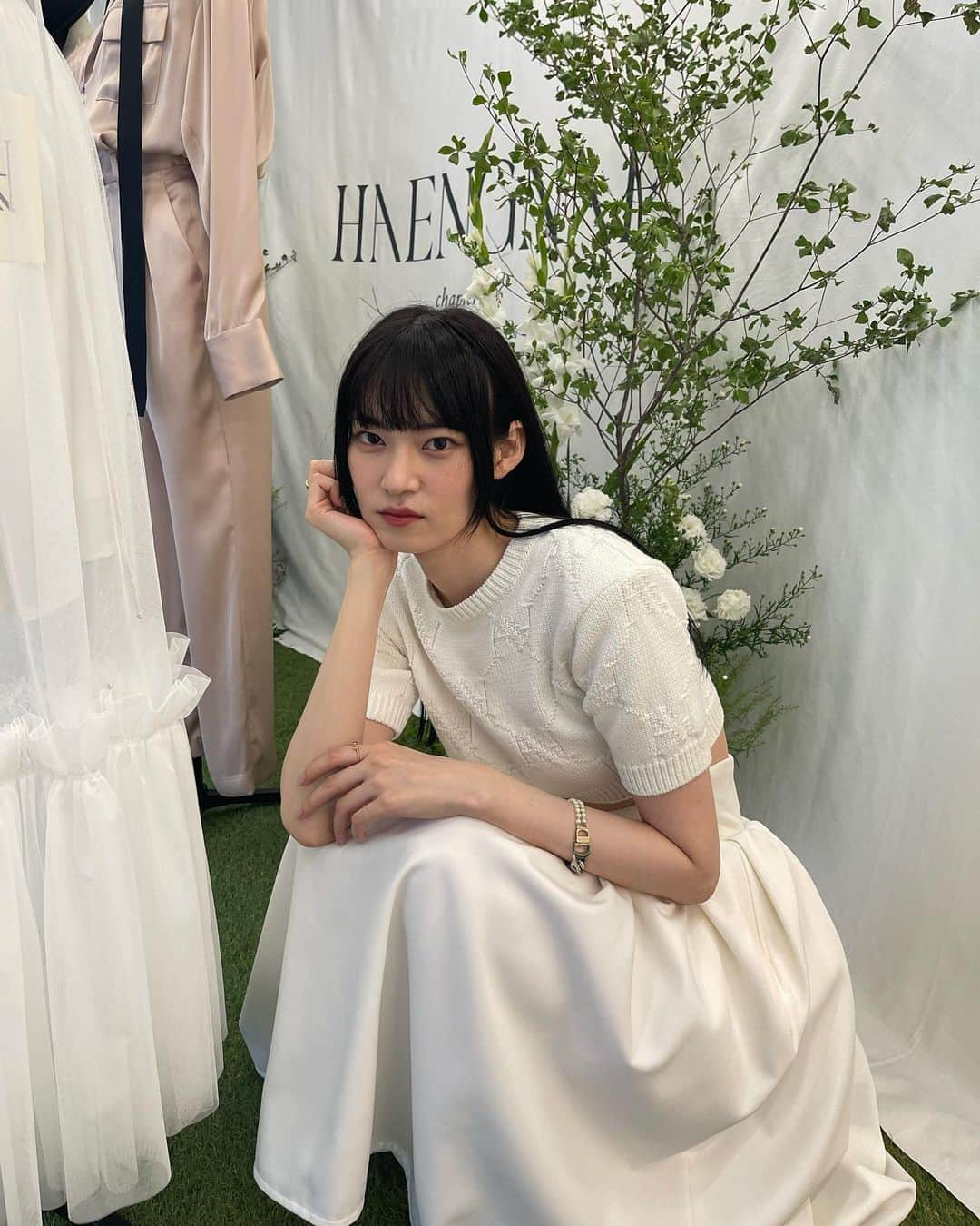 江原美希さんのインスタグラム写真 - (江原美希Instagram)「@haengnae_official  𝕔𝕙𝕒𝕡𝕥𝕖𝕣.𝟘𝟞🤍🖤🩷‪🌱‬  毎シーズン心が踊る様なお洋服達が沢山で癒されます🪽 試着したニットも着心地最高です🫶🏻  5枚目は通常運転です(笑)」9月17日 22時43分 - miki_ehara