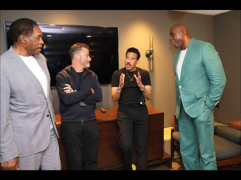 ライオネル・リッチーのインスタグラム：「Starting a band…😂 @davewinfieldhof @jimmykimmel @magicjohnson  Photo : Dirk Vanoucek」