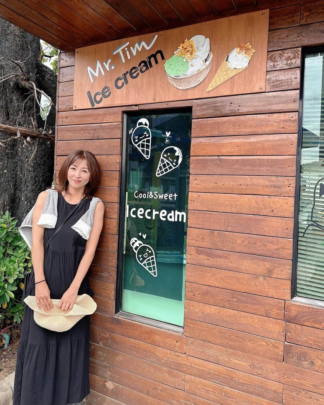 のインスタグラム：「🧡🍧🍦💚  #タイ #旅 #黒ワンピース  #2023」