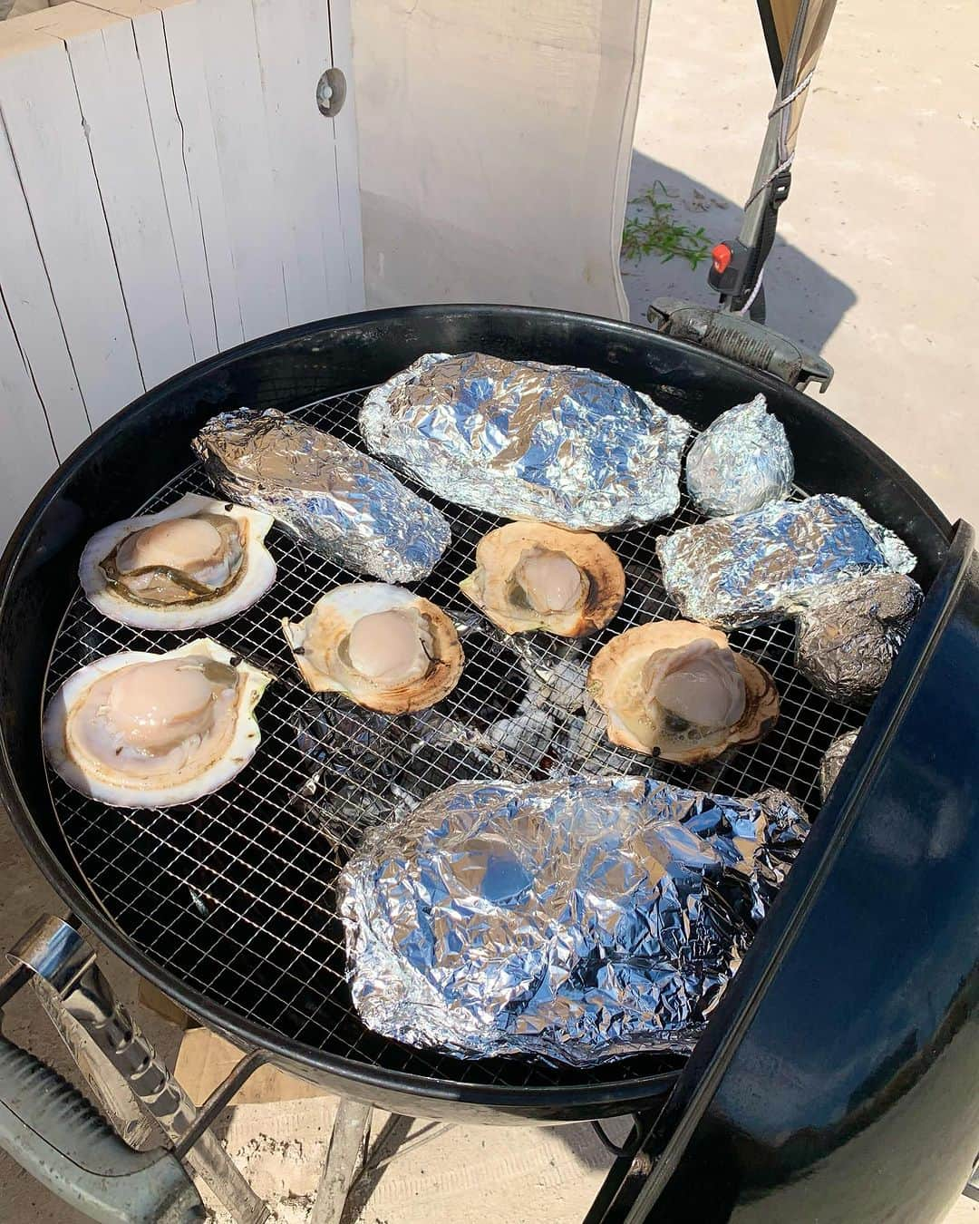 小松彩夏さんのインスタグラム写真 - (小松彩夏Instagram)「⁡ ⁡ 先日、 地元の友達とみんなでBBQ🍖🏖 ⁡ 9月だしもう少し涼しいと思いきや めちゃくちゃ晴れて夏のような天気でした😝☀️ ⁡ でも暑い中のBBQは最高でした😋👍 ⁡ ここの場所が素敵すぎて また絶対ここでBBQする🍖❤️ ⁡ 映えスポットも沢山あったよ📸✨ ⁡ 夏の終わりに最高の 思い出が出来ました🌻 ⁡ ⁡ ⁡#BBQ #バーベキュー #仙台 #仙台市 #仙台グルメ #ワイルドビーチ仙台 #ワイルドビーチ」9月17日 22時52分 - official_ayaka_502