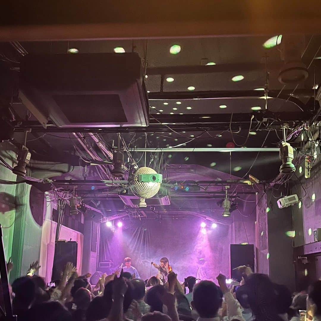 脇田もなりさんのインスタグラム写真 - (脇田もなりInstagram)「MONARI WAKITA “UNI” Release Party @大阪NOONありがとうございました✨❤️‍🔥🌈💎🌕 @noon_cafe_nakazaki  めっちゃめっちゃめっちゃ楽しかったよ〜✨😭😭😭😭 ありがとうございました✨ 2019年にツアー大阪ぶりにNOONで 歌えた事大阪でワンマンが出来たこと 本当に幸せすぎました😭💃💃 沢山踊れて @dorian_dorian  @_kayo_chaaan_  と一緒にライブができて楽しかったです☆  次は東京9月23日でラストです☆☆ 7周年記念も込めて心込めて歌います！ 代官山SPACE ODD 18時スタート是非遊びに来てください☆  今日はホントにありがとうございました👼  #uni #大阪 #osaka #live #ライブ #monari #noon #中崎町」9月17日 23時00分 - monariwakita
