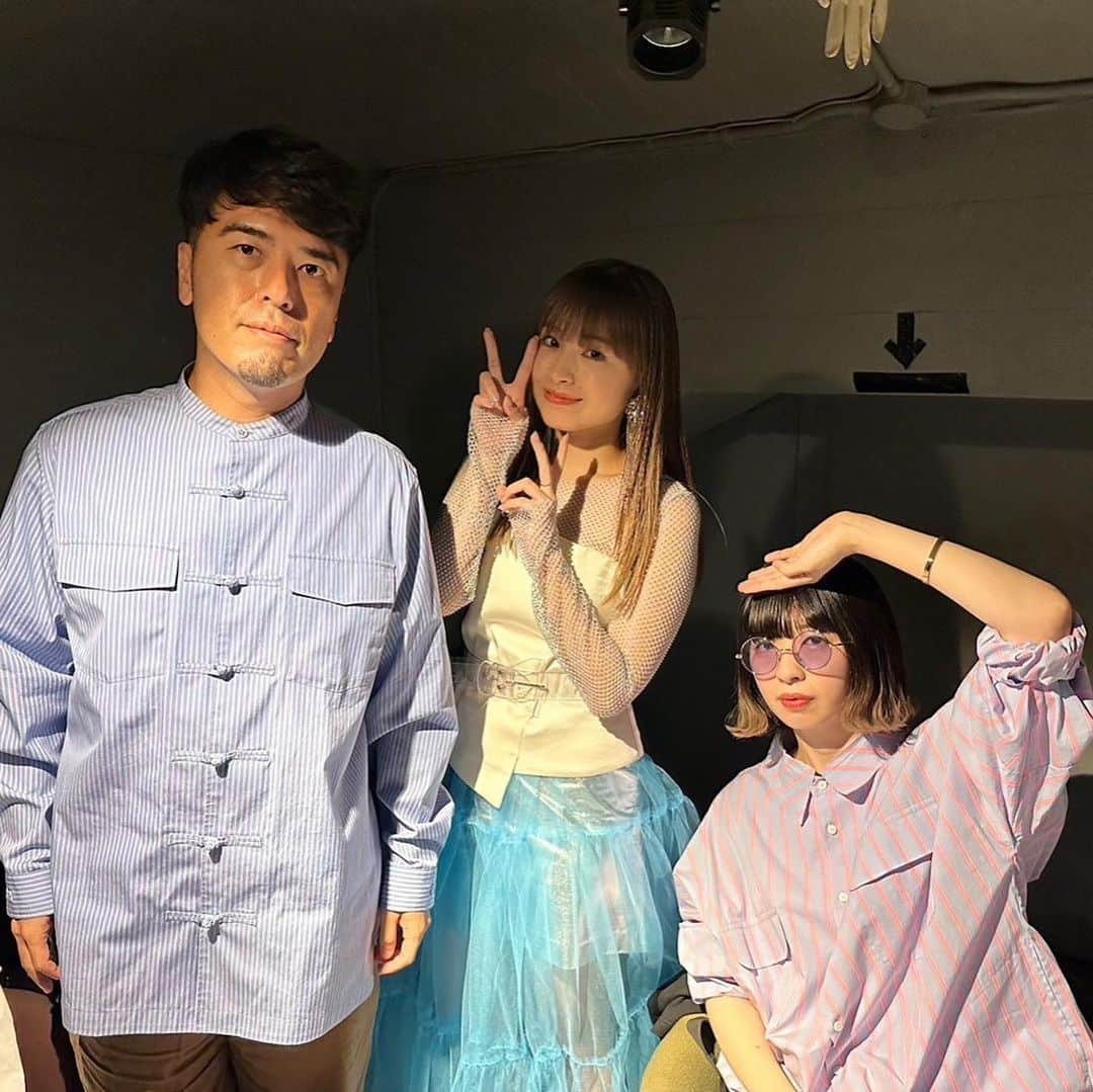 脇田もなりのインスタグラム：「MONARI WAKITA “UNI” Release Party @大阪NOONありがとうございました✨❤️‍🔥🌈💎🌕 @noon_cafe_nakazaki  めっちゃめっちゃめっちゃ楽しかったよ〜✨😭😭😭😭 ありがとうございました✨ 2019年にツアー大阪ぶりにNOONで 歌えた事大阪でワンマンが出来たこと 本当に幸せすぎました😭💃💃 沢山踊れて @dorian_dorian  @_kayo_chaaan_  と一緒にライブができて楽しかったです☆  次は東京9月23日でラストです☆☆ 7周年記念も込めて心込めて歌います！ 代官山SPACE ODD 18時スタート是非遊びに来てください☆  今日はホントにありがとうございました👼  #uni #大阪 #osaka #live #ライブ #monari #noon #中崎町」