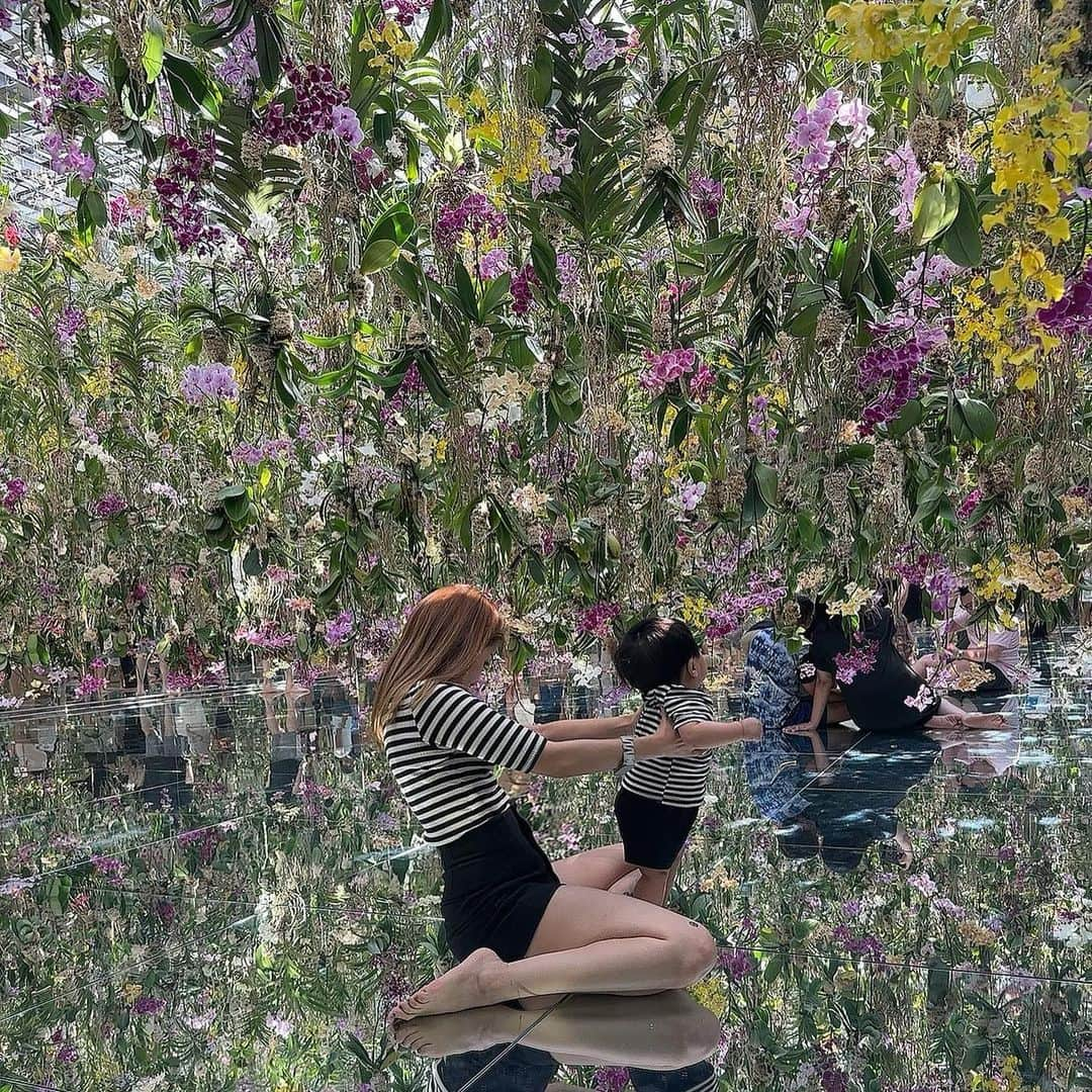 MAOIWATAさんのインスタグラム写真 - (MAOIWATAInstagram)「久々の @teamlab.planets 💐 りおくんは初めて🩷 刺激的やったんか、キョロキョロ 鏡大好きでもう目キラキラ🤩 りんまる姉とのお出かけが 大好きなりおくん🤣❤️ もうお姉ちゃんの顔みてニコニコ☺️  あー私の好きな場所につれてけて 良かった🥺💐🥺  @kansaimarina  楽しすぎた🥺🩷ありがと🩷  #teamlabplanets #チームラボ豊洲 #チームラボプラネッツ #チームラボ #teamlab」9月17日 23時06分 - mao_iwata