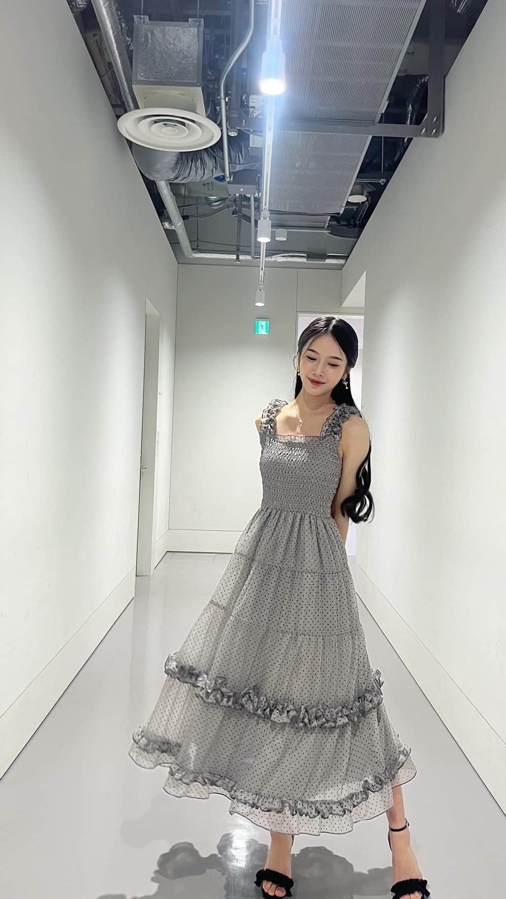 天翔天音のインスタグラム：「くるくる💭🐇  #AmaneStyle #リール #天翔天音 #ワンピースコーデ #ファッション #fashion #05 #ljk #code #makeup #asian」