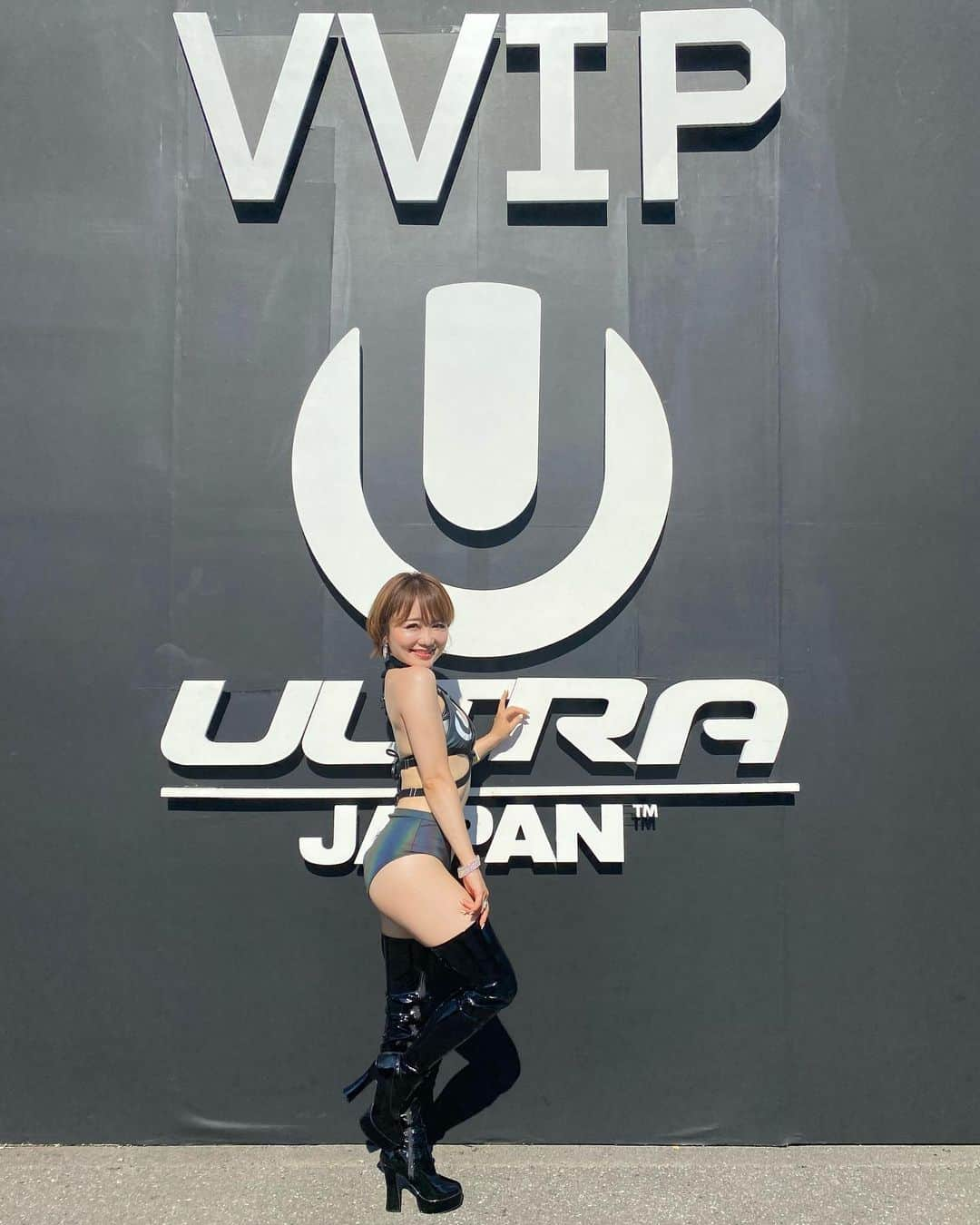 Roseのインスタグラム：「🩶🩶🩶  ULTRA JAPAN 2023🇯🇵 Day2✨  本日も大盛り上がり❤️‍🔥 大興奮の最強Party空間を盛り上げられて この時この瞬間にいられることが最高に幸せ🍾🍾🍾  今年の夏最後に日焼けしたーーー🔥  #ultrajapan #ultra #ultrajapan2023  #ウルトラジャパン #フェス #お台場  #シャンパンガール #champagne」