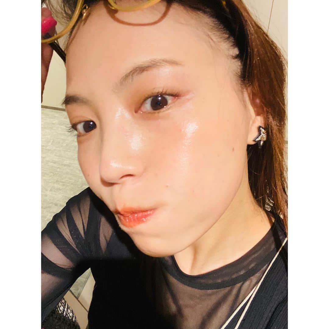のインスタグラム：「☁️🌼💛 ⁡ お肌整え再開記録 と  載せてなかった写真を添えて....✨😶‍🌫️ ⁡ 久々に....💛整えツルツルに。お肌がごくごくと栄養食べて艶をchargeできる感じ。YAGレーザーした日。ぱく。 ⁡ @yagbeauty_official #YAGBEAUTY #レーザートーニング#RRRマスクパック  また行こう✨ ハッシュタグいっぱい💛」