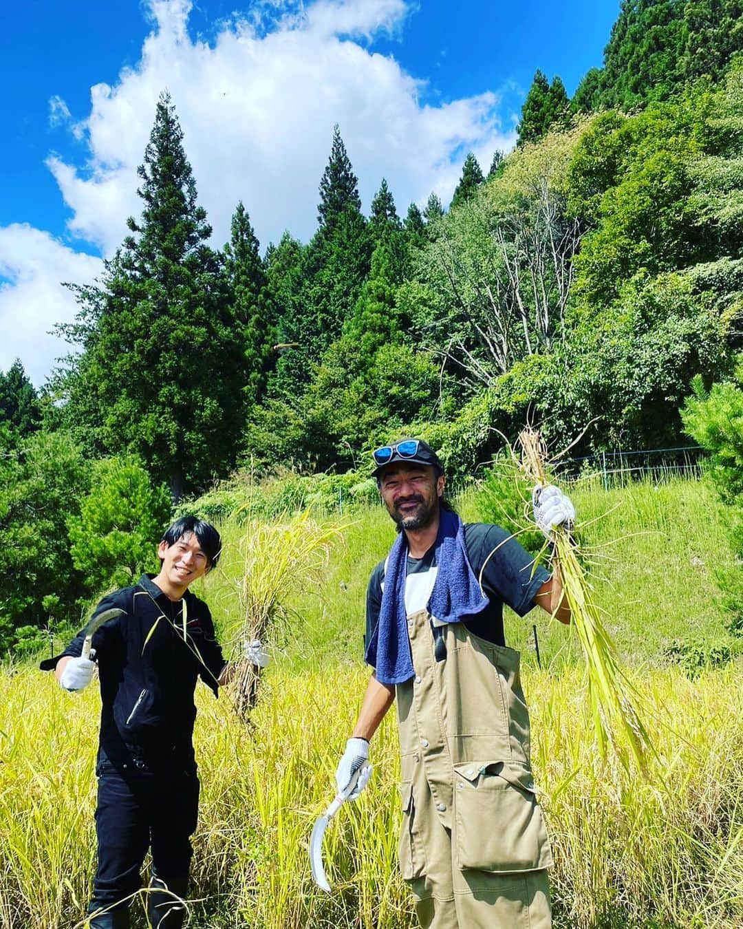 山田義孝さんのインスタグラム写真 - (山田義孝Instagram)「🌾🌾🌾 やってみたい事が今も山ほどある。 出逢いと縁で沢山の夢が叶っていく。 今年もとても良い夏になりました。 仲間達に感謝🥲 #豊根村」9月17日 23時31分 - yamadayositaka