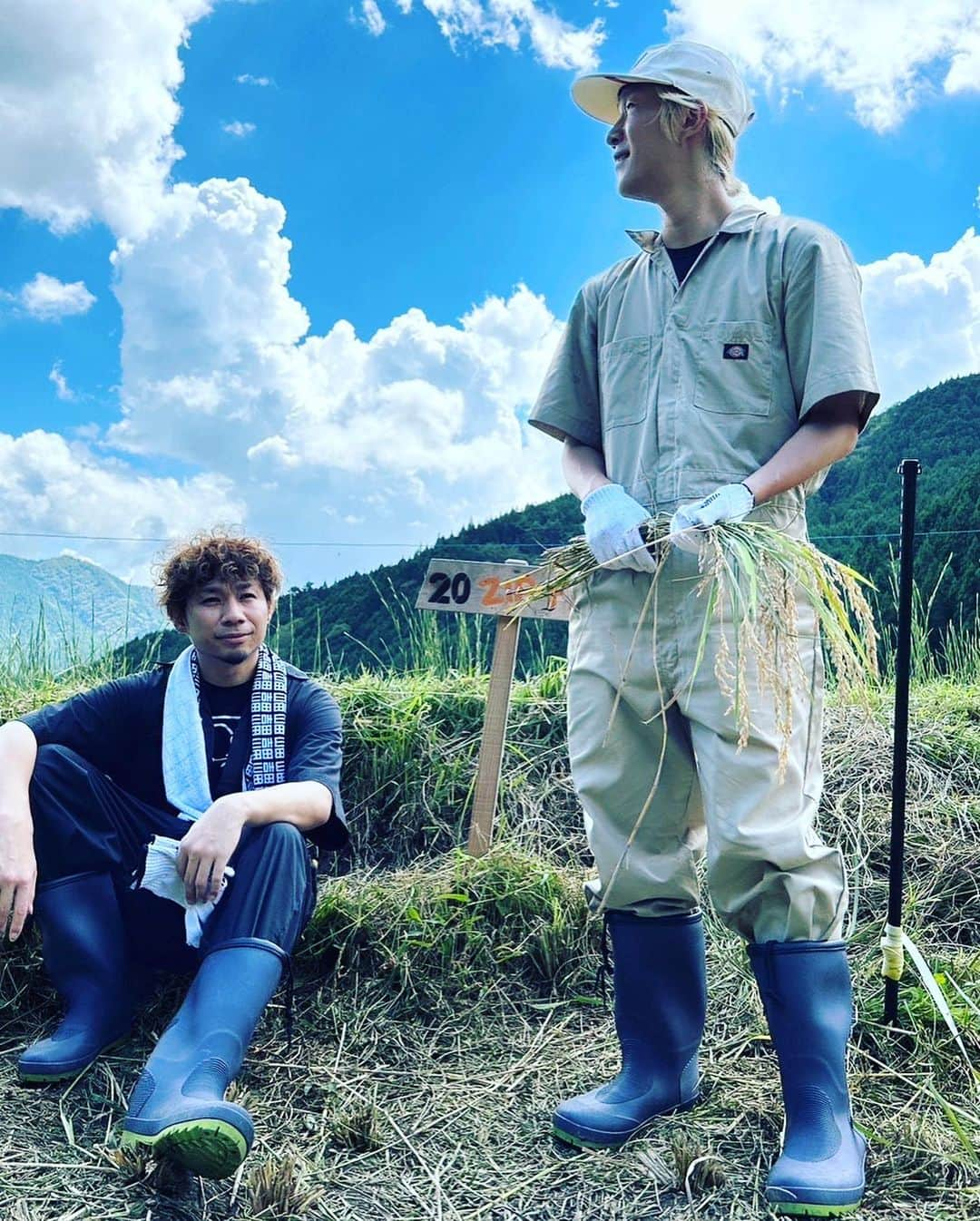 山田義孝さんのインスタグラム写真 - (山田義孝Instagram)「🌾🌾🌾 やってみたい事が今も山ほどある。 出逢いと縁で沢山の夢が叶っていく。 今年もとても良い夏になりました。 仲間達に感謝🥲 #豊根村」9月17日 23時31分 - yamadayositaka