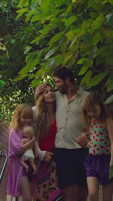 massaferaのインスタグラム：「Trailer : “Uma família Feliz”  vem ver !!!!! #labrff2023 #labrffécinema」