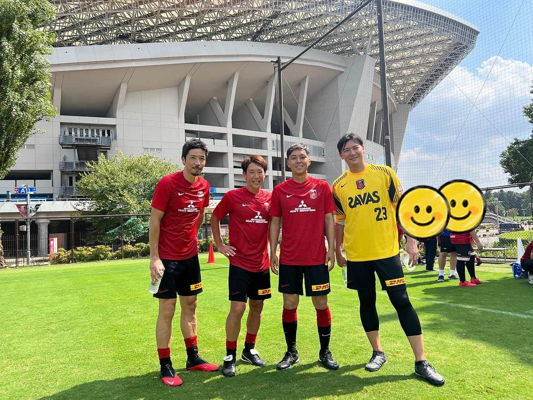 水内猛のインスタグラム：「埼玉スタジアムでウォーキングサッカーに参加してきました⚽️走っちゃいけない歩いてサッカーをする微妙に難しいサッカー😆暑い中、おっさん達頑張りました🫡明日はPK大会に出場します❗️ #埼玉スタジアム #ウォーキングサッカー #浦和レッズOB #都築龍太 #永田充 #西澤代志也 #パンのフェス」