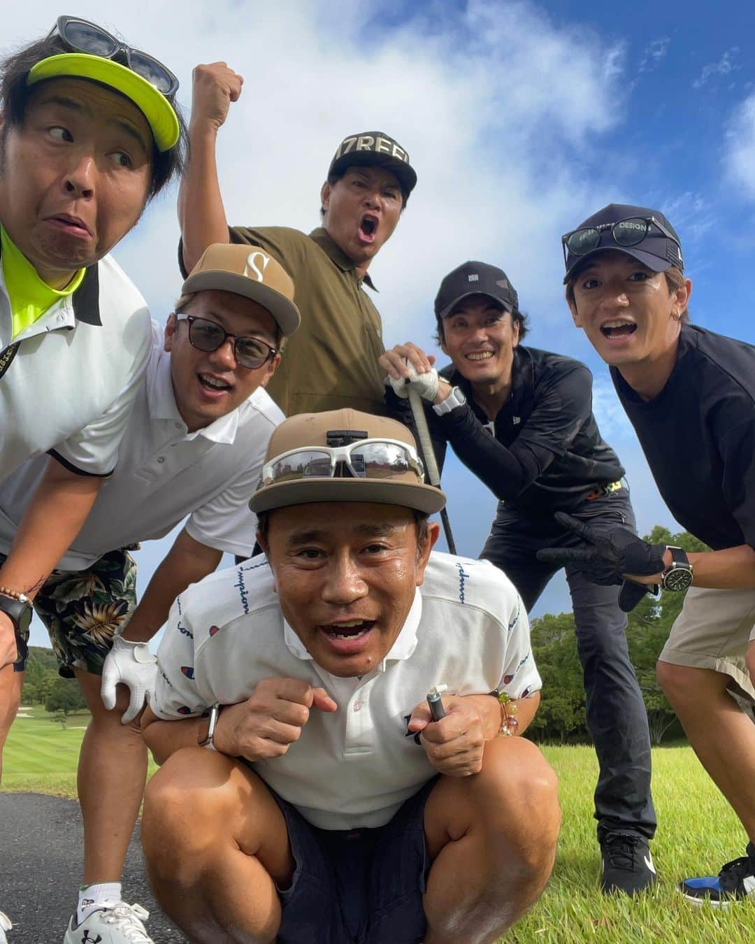 浜田雅功の旅日記のインスタグラム：「ある日のプライベートゴルフ！ この日は大倉士門くんも一緒😊  木更津で海鮮食べて帰ったよ🦐 #mbsラジオ#ごぶごぶラジオ#ダウンタウン浜田#浜田雅功#ライセンス井本#どりあんず#くら寿司#akracing」