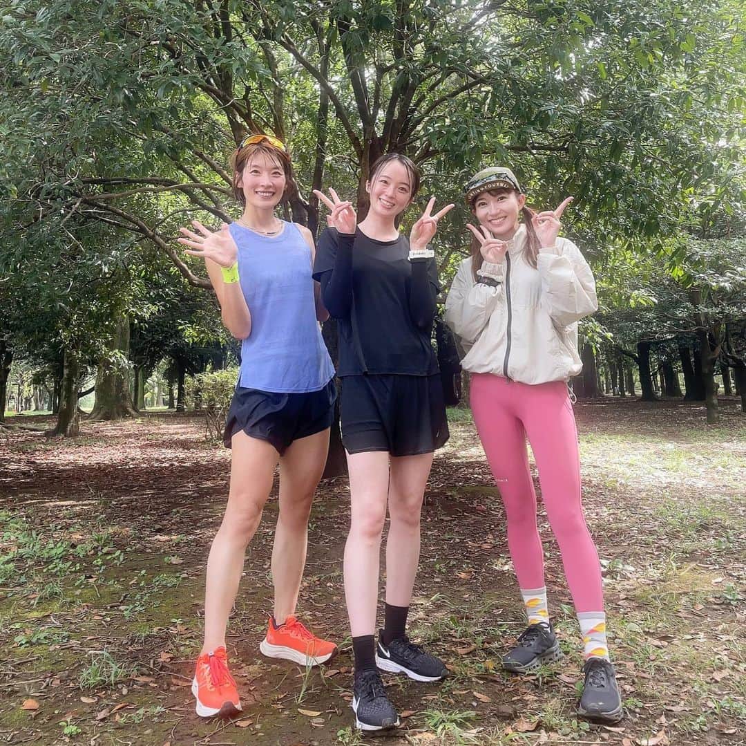 西谷綾子のインスタグラム：「🏃‍♀️ ３連休イベント盛り沢山🥰  初日の9/16(土)は朝7時50分スタート @ganbaleyusuke 20km練🫶 ゲストペーサー ともかちゃんとあかりさん😻 ゆうすけさんのおかげで仲良しに🥹感謝♡ ゆうすけさんの走る姿見て感動🥰 完全復帰まであとすこし🥹たのしみ！！！  曇り空で涼しいかと思いきや 湿度が高く、キツかったですね！🥹 そんななか昨日のベストを尽くした 自分を褒めて次に繋げていきましょう🥰 切り替え、大事です🫶  早く涼しいなか走りたいね🥹  夕方からはBaSRCへ🏃‍♀️ 走った後は🍖🍺楽しんだぁあああ🥳 次の投稿へ〜✍️♡」
