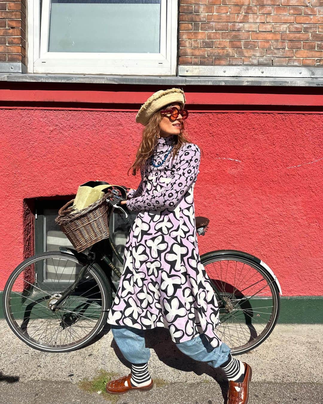 マリメッコのインスタグラム：「"So so many ways to wear prints and colors !!! If you ask me, they’re just as timeless as black and white 🎨🎨 It’s really just about playing around with different ways to style and layer them like I did with these Marimekko pieces🍥🧚‍♀️" -@kathrinemaron  Kathrine wearing her favorites from our new Fall/Winter '23  collection. 💘 #marimekko」