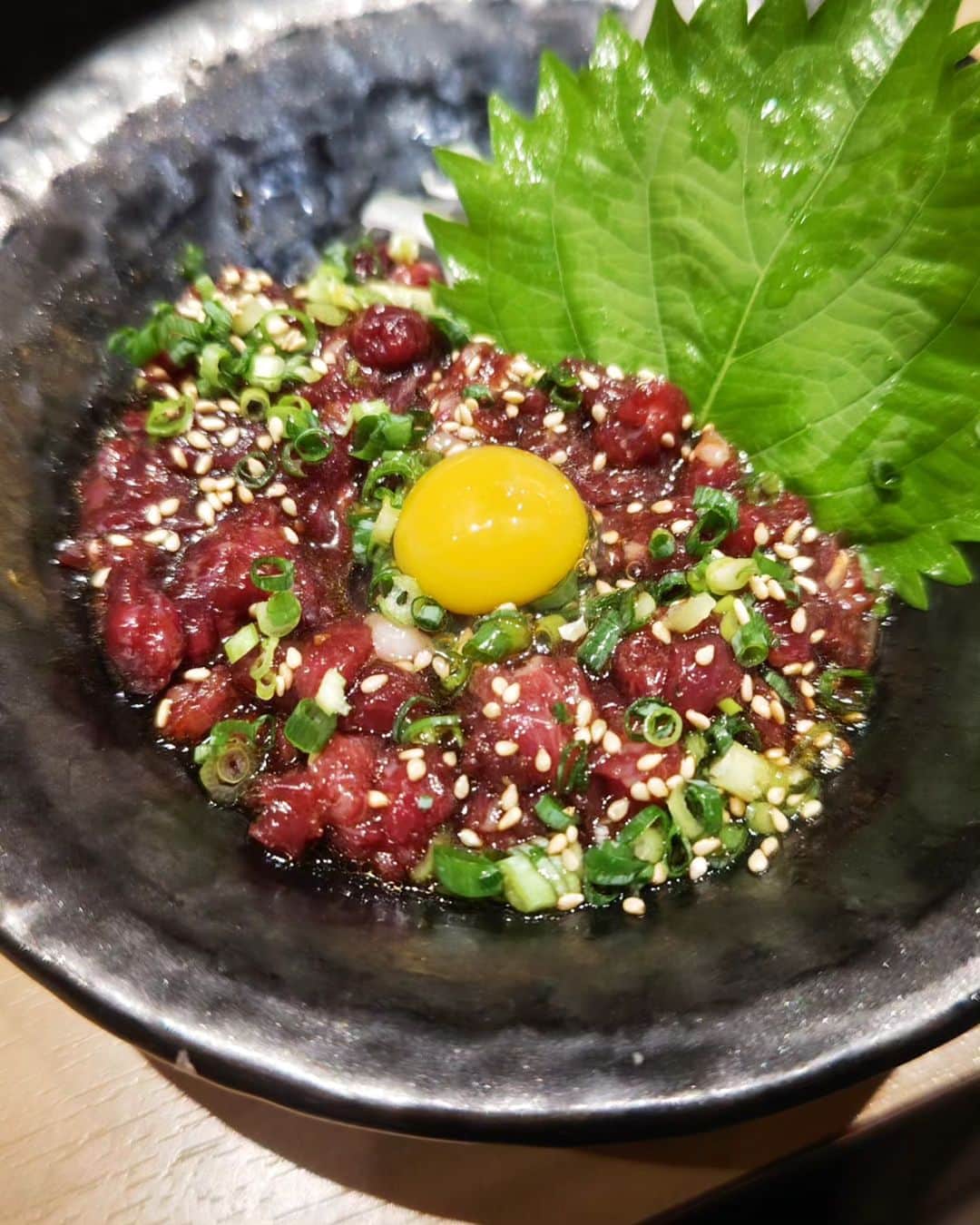 和田益典さんのインスタグラム写真 - (和田益典Instagram)「◆昨夜の打合せ御飯  昨年末以来の「もつ鍋おおやま」  前回はリンクス店やったけど今回はルクアで。(隣やん)  鍋は味噌と醤油と水炊き風の中から前回同様に味噌をチョイス。  馬刺し旨し、すもつ激旨 (←これアテに延々と呑めるやつ)、そして共喰いも忘れずに！  飲み放題のタイムを終えても打合せは続き、結局酒を単品で頼みながら閉店まで居たのだが、更に打合せが必要だったので外で終電まで話し合ってましたわ。  俺は環状の終電に久々に乗って弁天町で降りたんやけど、万博に向けた工事に伴ってロータリーが閉鎖されてましたわ。  ちょっと来んうちに様変り。 . . . #モツ鍋 #もつ鍋 #味噌モツ鍋 #味噌もつ鍋 #みそもつ鍋 #鍋 #おおやま #もつ鍋おおやま #鍋屋 #もつ #キタ #ルクア #馬刺し #明太子 #大阪キタ #酢もつ #ニラ #博多名物 #牛もつ #飯テロ #鍋テロ #馬肉 #鍋スタグラム #gourmet #dinner #foodstagram #food #beer #osaka #japan .」9月17日 15時05分 - masunori_wada