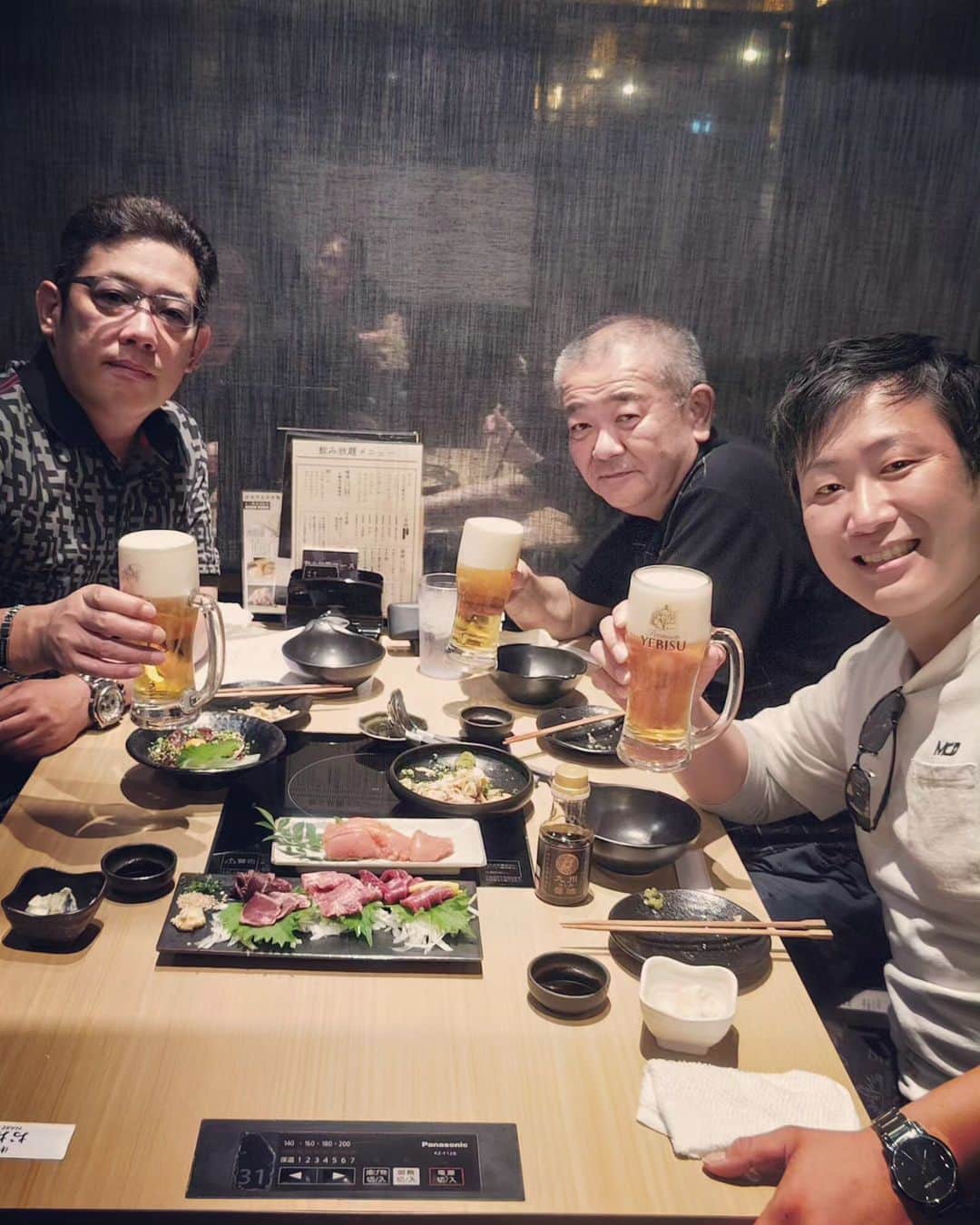和田益典さんのインスタグラム写真 - (和田益典Instagram)「◆昨夜の打合せ御飯  昨年末以来の「もつ鍋おおやま」  前回はリンクス店やったけど今回はルクアで。(隣やん)  鍋は味噌と醤油と水炊き風の中から前回同様に味噌をチョイス。  馬刺し旨し、すもつ激旨 (←これアテに延々と呑めるやつ)、そして共喰いも忘れずに！  飲み放題のタイムを終えても打合せは続き、結局酒を単品で頼みながら閉店まで居たのだが、更に打合せが必要だったので外で終電まで話し合ってましたわ。  俺は環状の終電に久々に乗って弁天町で降りたんやけど、万博に向けた工事に伴ってロータリーが閉鎖されてましたわ。  ちょっと来んうちに様変り。 . . . #モツ鍋 #もつ鍋 #味噌モツ鍋 #味噌もつ鍋 #みそもつ鍋 #鍋 #おおやま #もつ鍋おおやま #鍋屋 #もつ #キタ #ルクア #馬刺し #明太子 #大阪キタ #酢もつ #ニラ #博多名物 #牛もつ #飯テロ #鍋テロ #馬肉 #鍋スタグラム #gourmet #dinner #foodstagram #food #beer #osaka #japan .」9月17日 15時05分 - masunori_wada