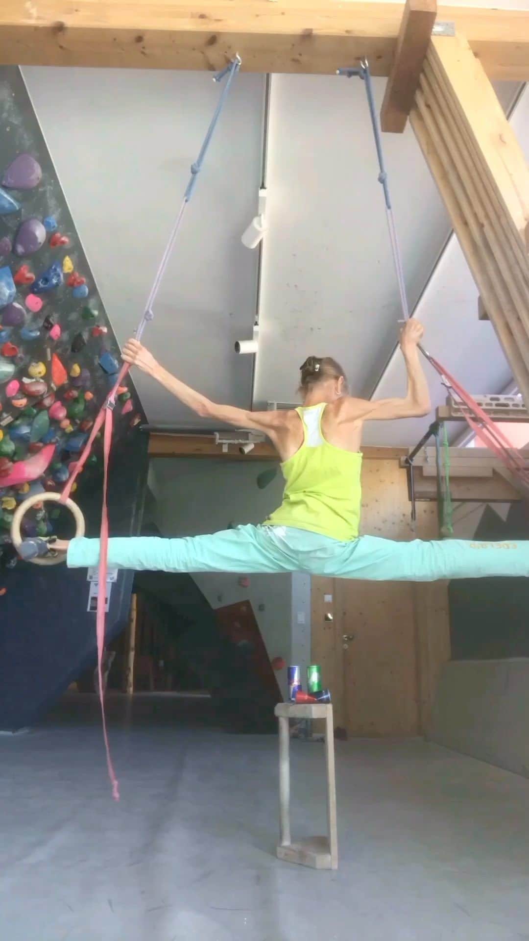 アンジェラ・アイターのインスタグラム：「@redbullaustria @team_edelrid @outdoorregionimst @lasportivagram #verleihtflügel #extremestretching #womenempowerment #lifecoaching #trainingday #adventures #climbinginspiration #openwings #takeaction」